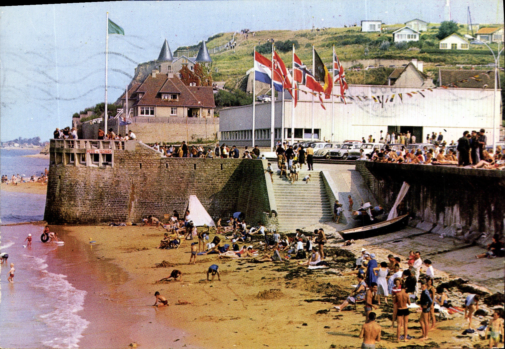 POSTAL MODERNA Arromanches el lugar del 6 de junio de 1944 y del museo