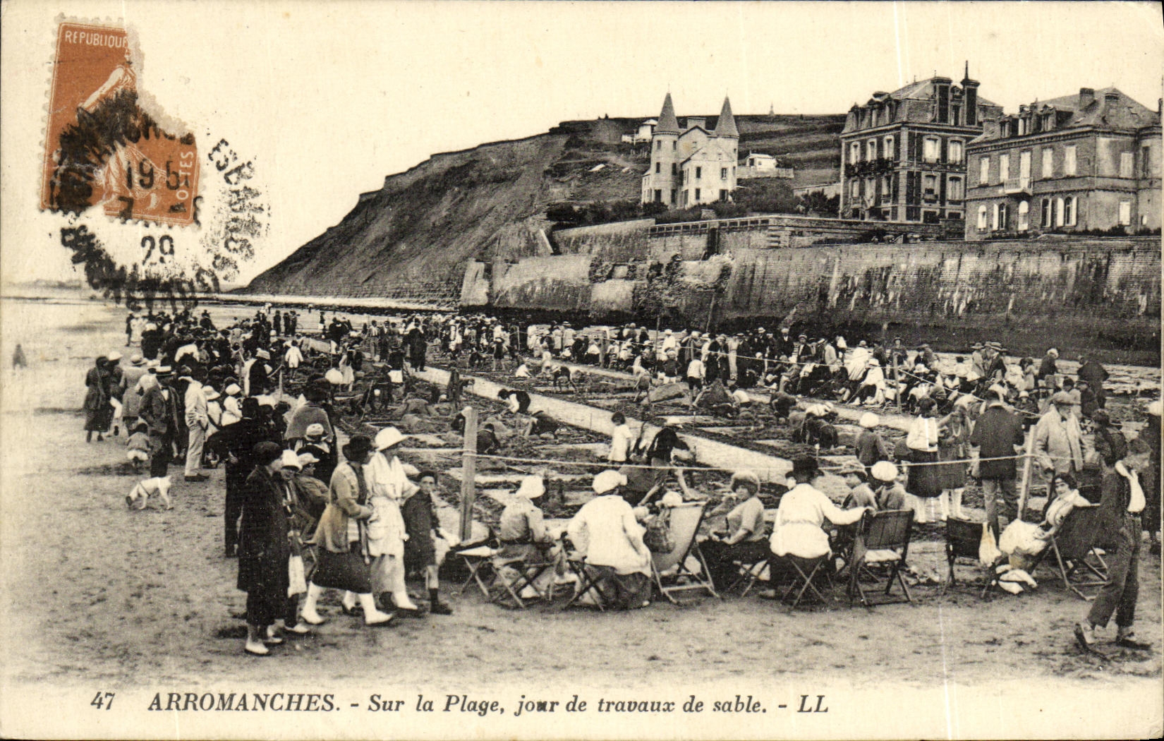 POSTAL Arromanches de la VENDIMIA en el dia laborable de la playa de los ninos de la arena