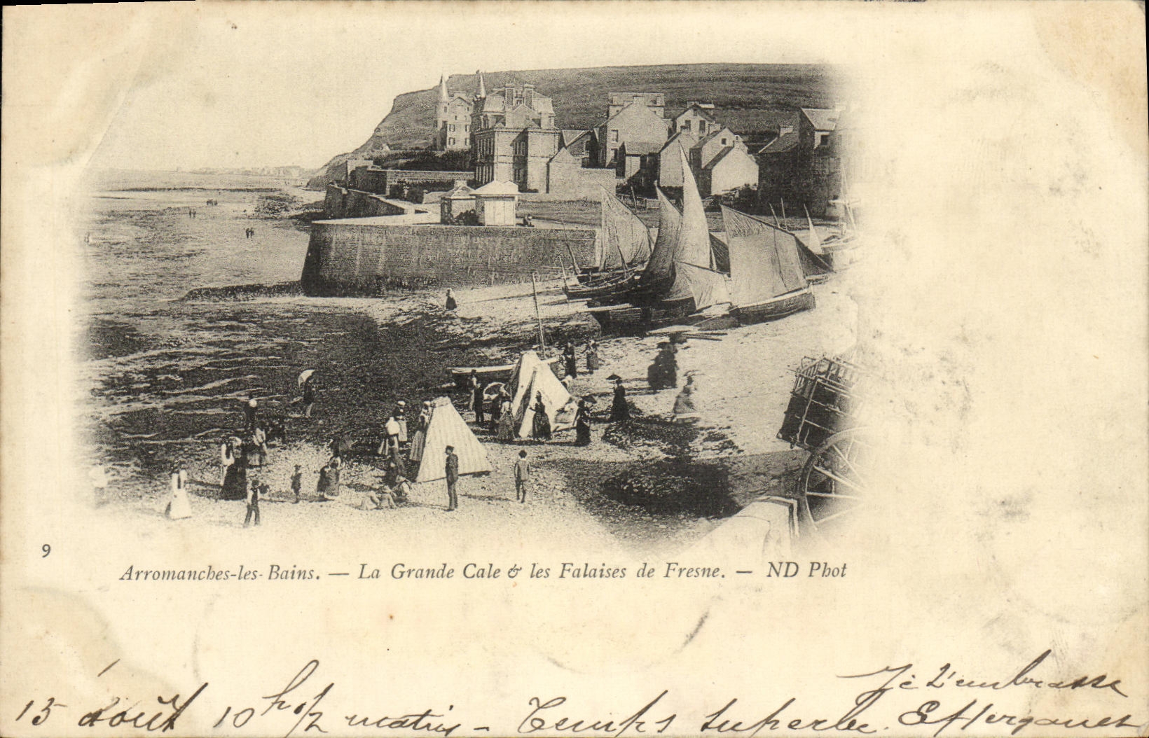 POSTAL Arromanches de la VENDIMIA les Bains los acantilados grandes del asimiento de los barcos de Fresne