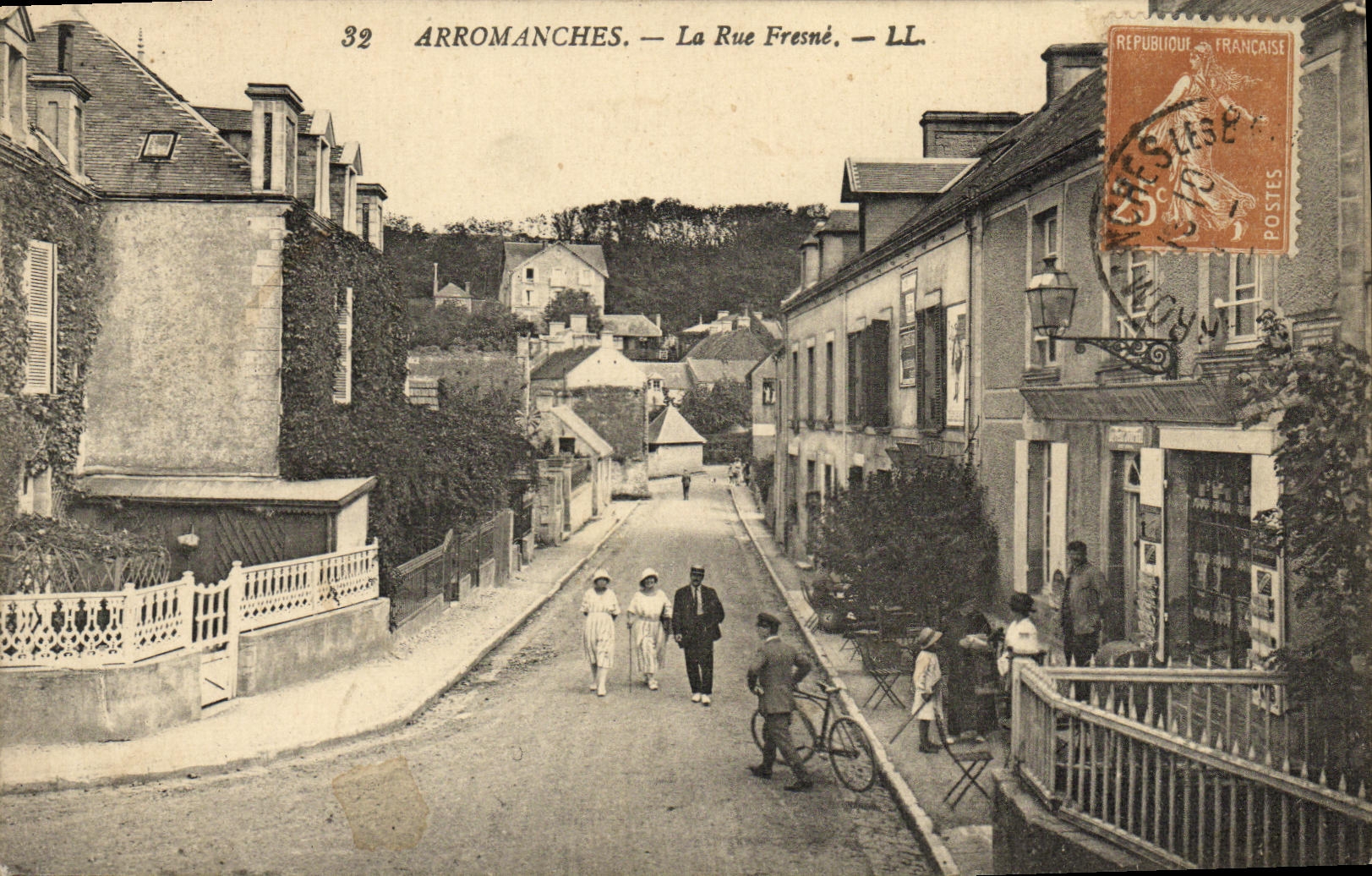 POSTAL Arromanches de la VENDIMIA la calle Fresne