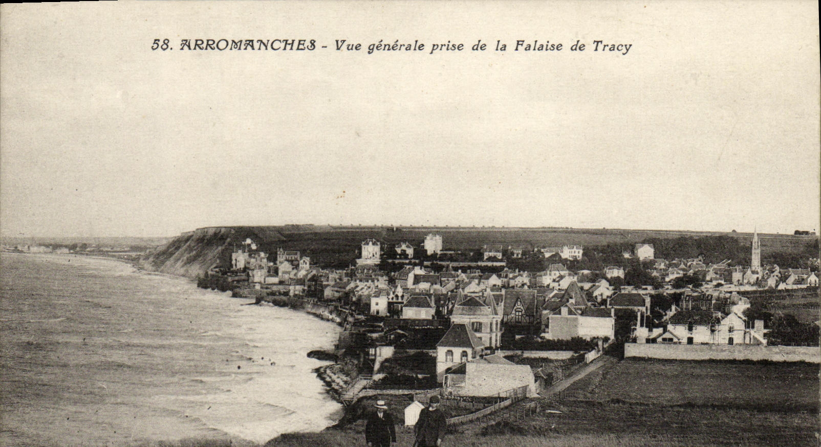 CPA Arromanches Vue generale Prise de la falaise de Tracy