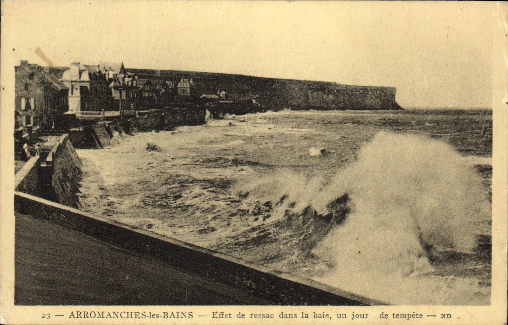 Undertow del efecto de Arromanches de la POSTAL de la VENDIMIA les Bains en bahia un dia de tormenta