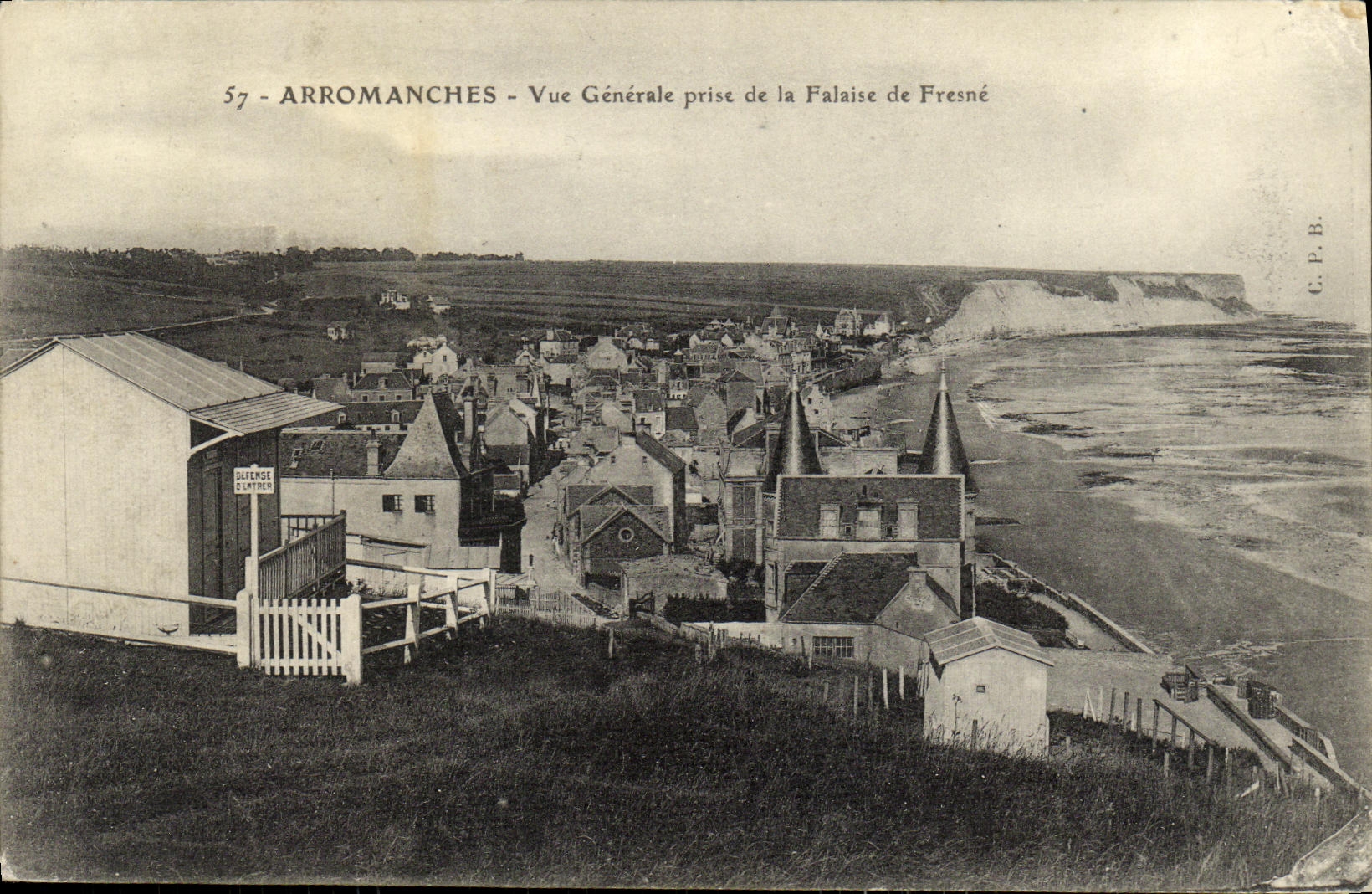CPA Arromanches Vue Generale Prise de la falaise de fresne