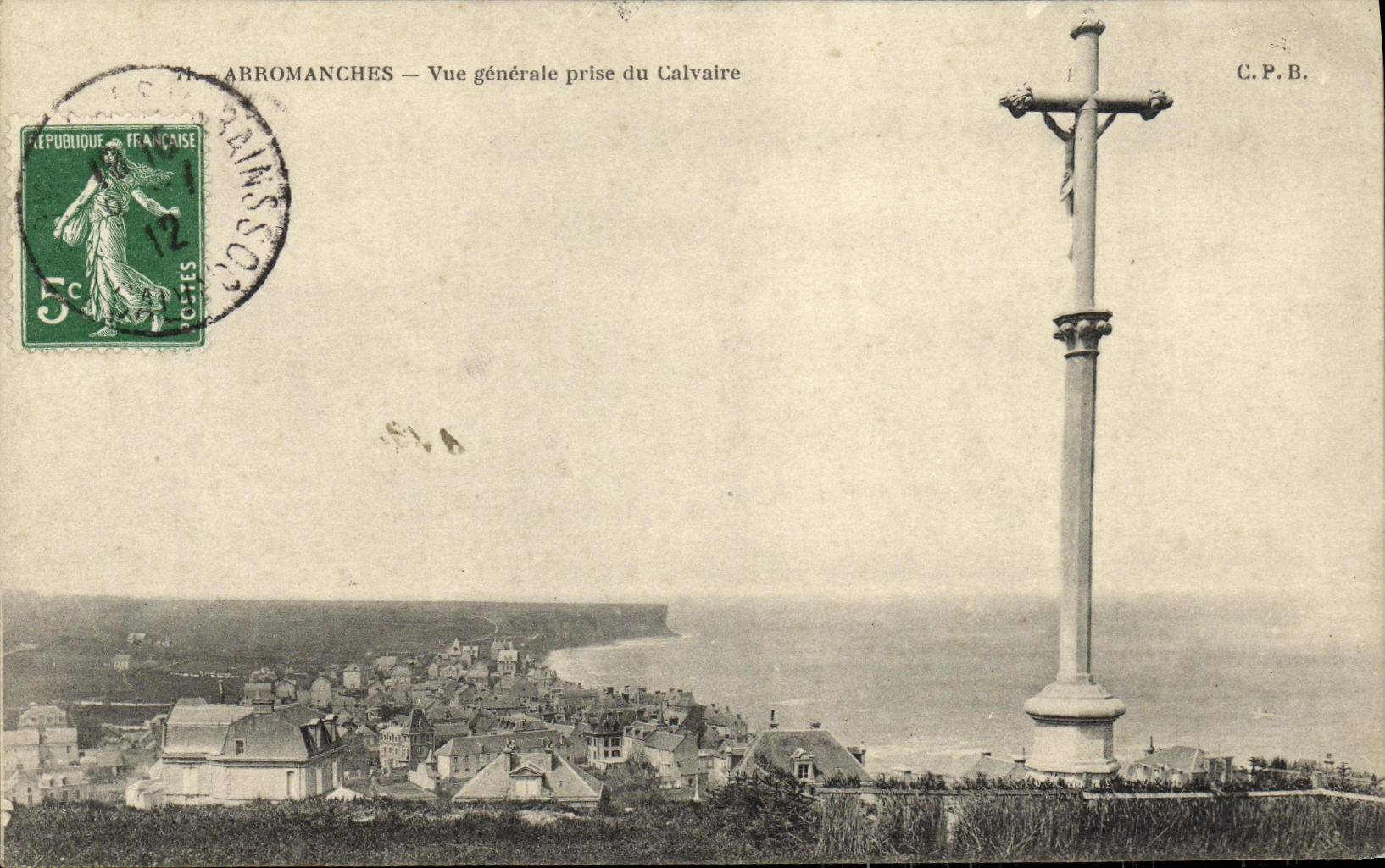 CPA Arromanches Vue Generale Prise du calvaire