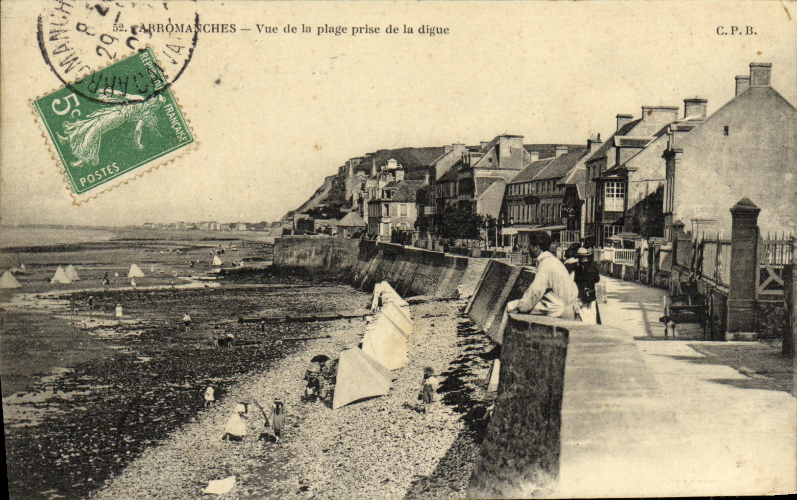 POSTAL Arromanches de la VENDIMIA visto de la playa tomada de la presa