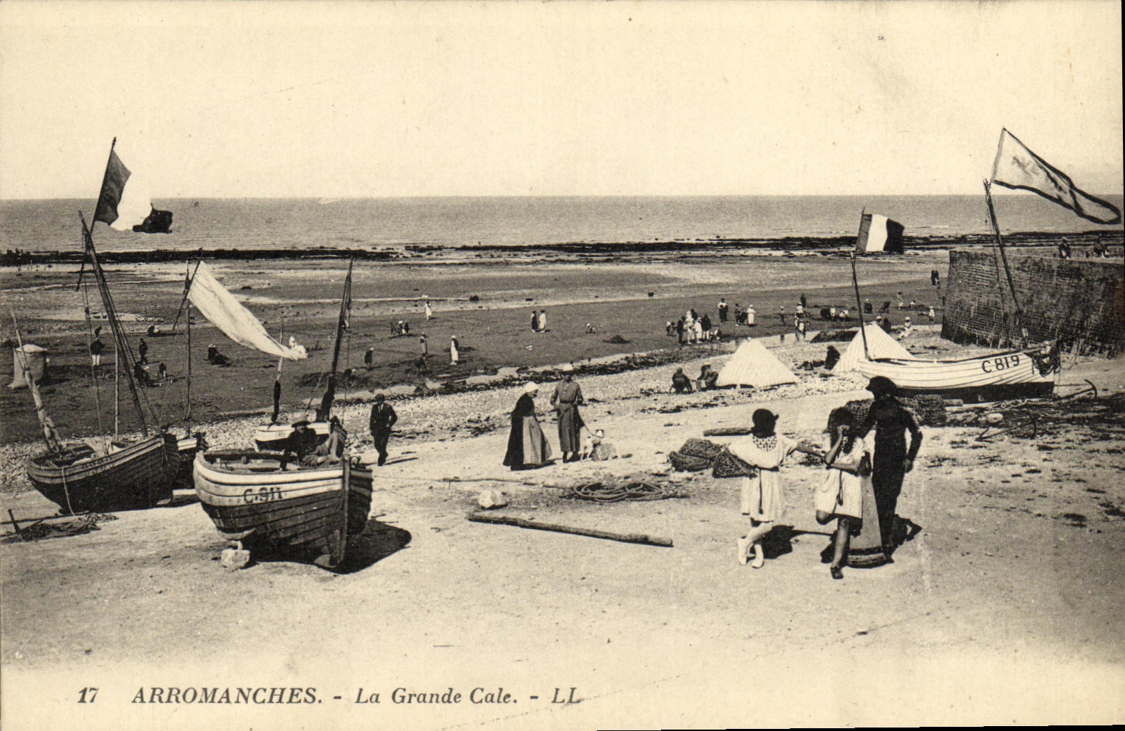 CPA Arromanches La Grande Cale Bateaux