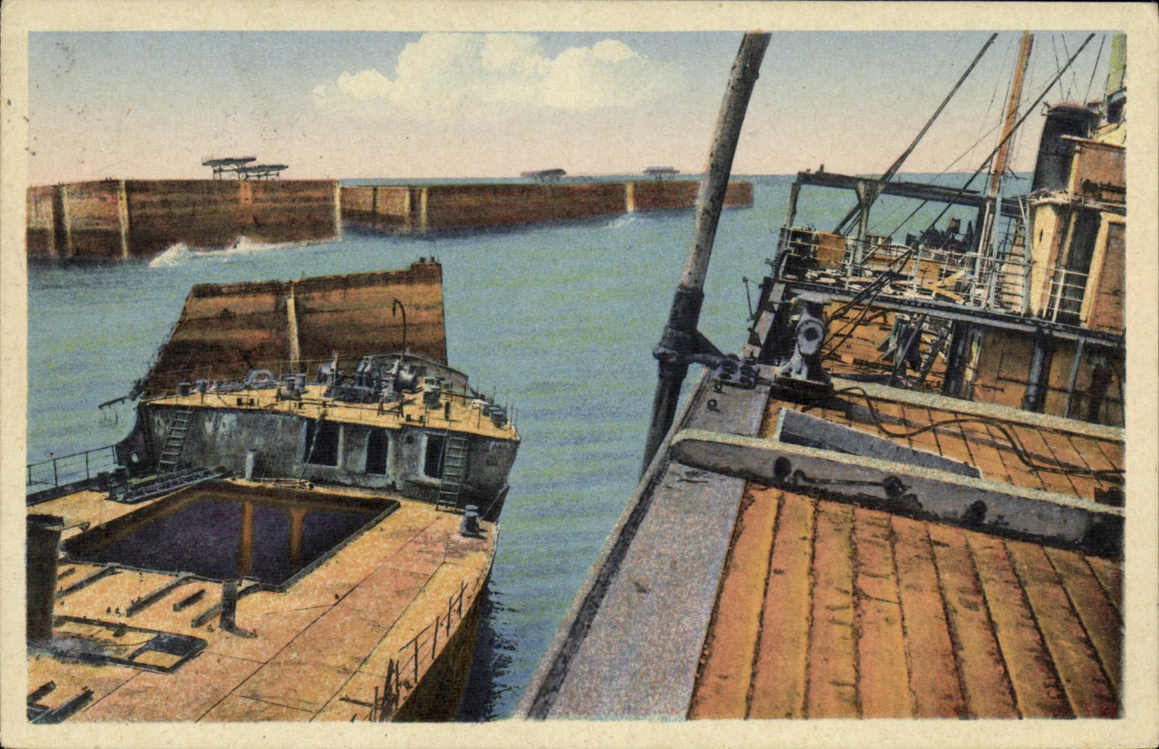 El puerto de Arromanches de la POSTAL de la VENDIMIA de los barcos lanza fall y el puerto de las presas de desembarque de Militaria