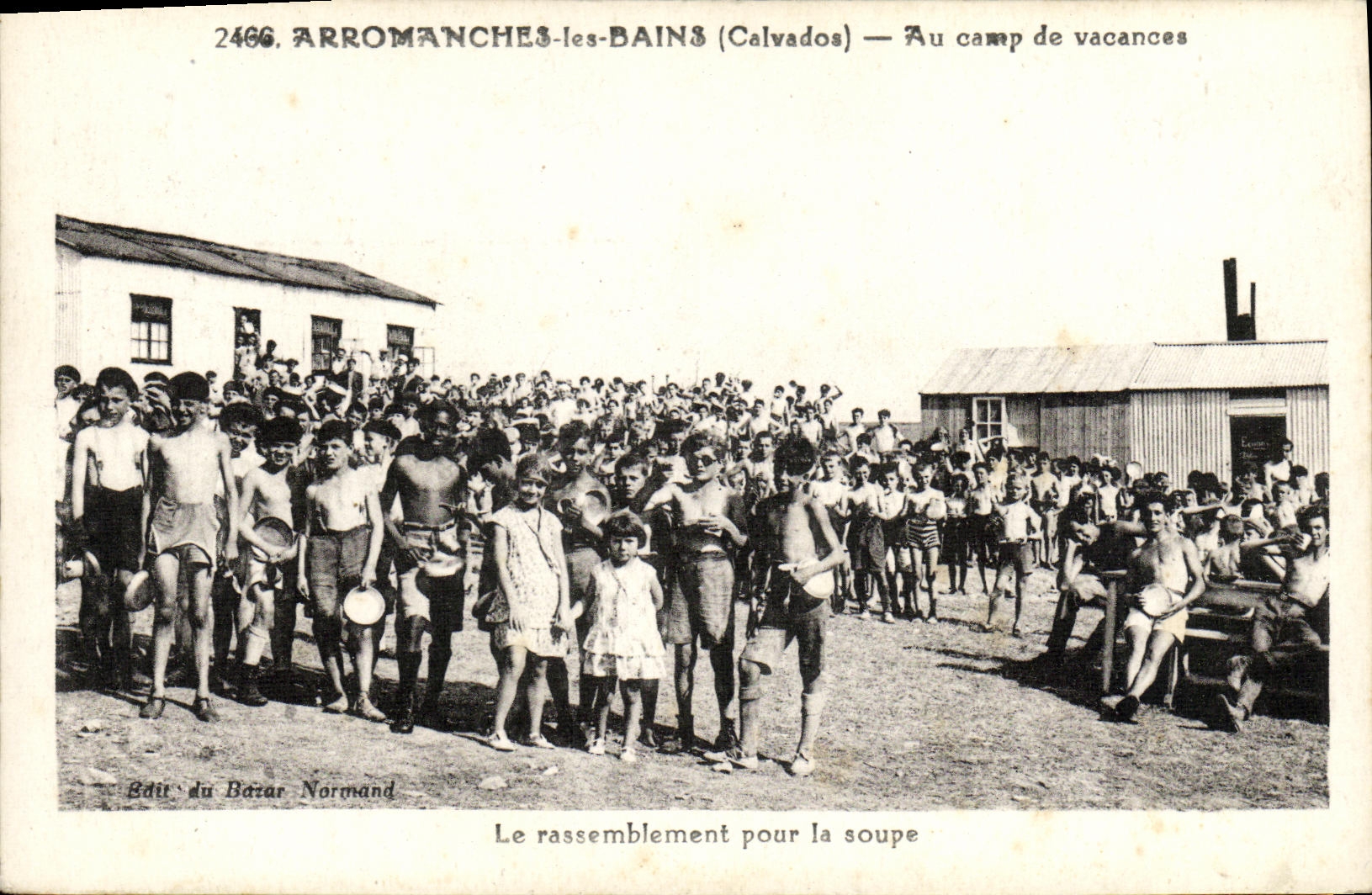 CPA Arromanches Les Bains Le rassemblement pour la soupe Enfants Au camp de vacances