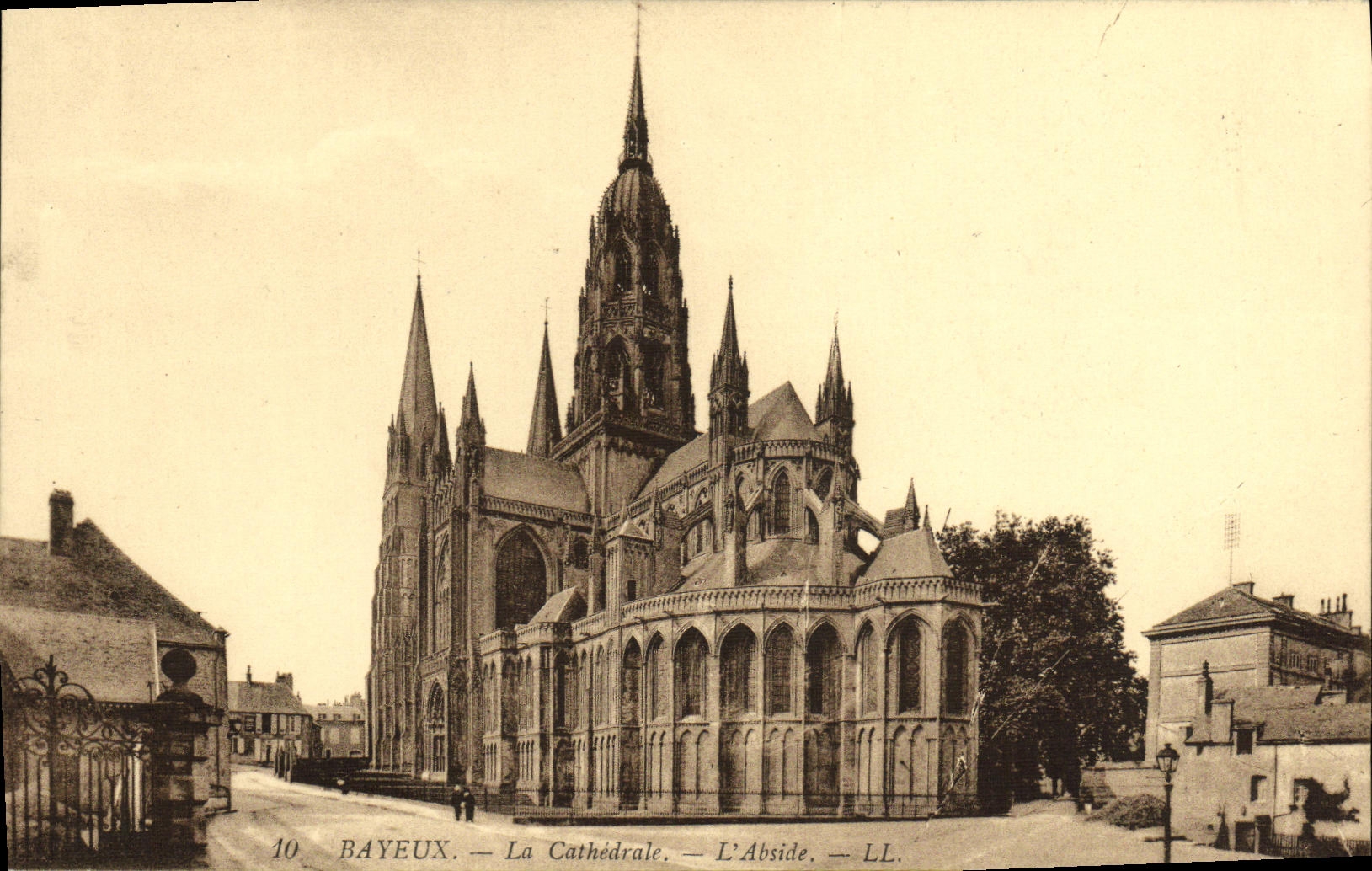 POSTAL Bayeux de la VENDIMIA la catedral tomada de L Apse
