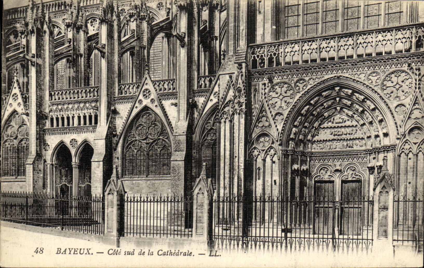Pieza meridional de Bayeux de la POSTAL de la VENDIMIA de la catedral