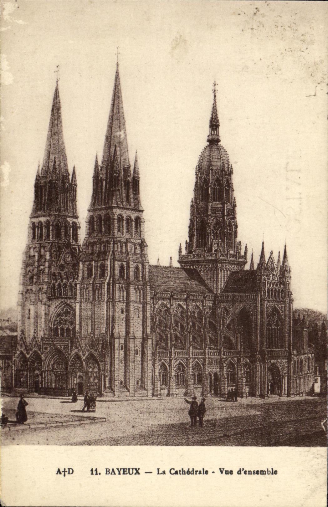 CPA Bayeux La Cathedrale Vue D Ensemble