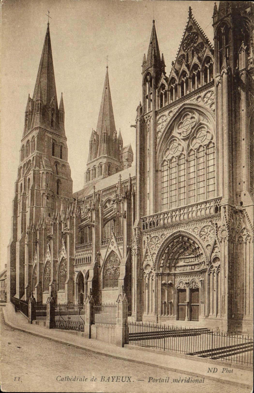 POSTAL Bayeux de la VENDIMIA la puerta mas situada mas al sur de la catedral