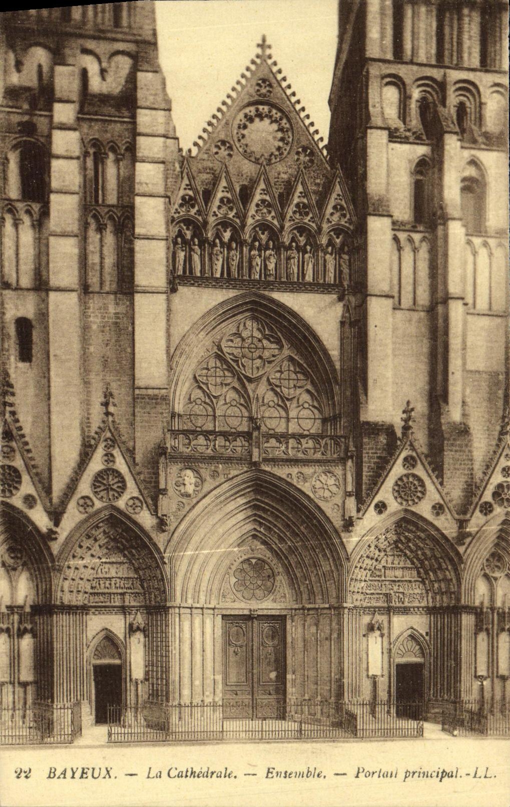 POSTAL Bayeux de la VENDIMIA la unidad principal de la puerta de la catedral