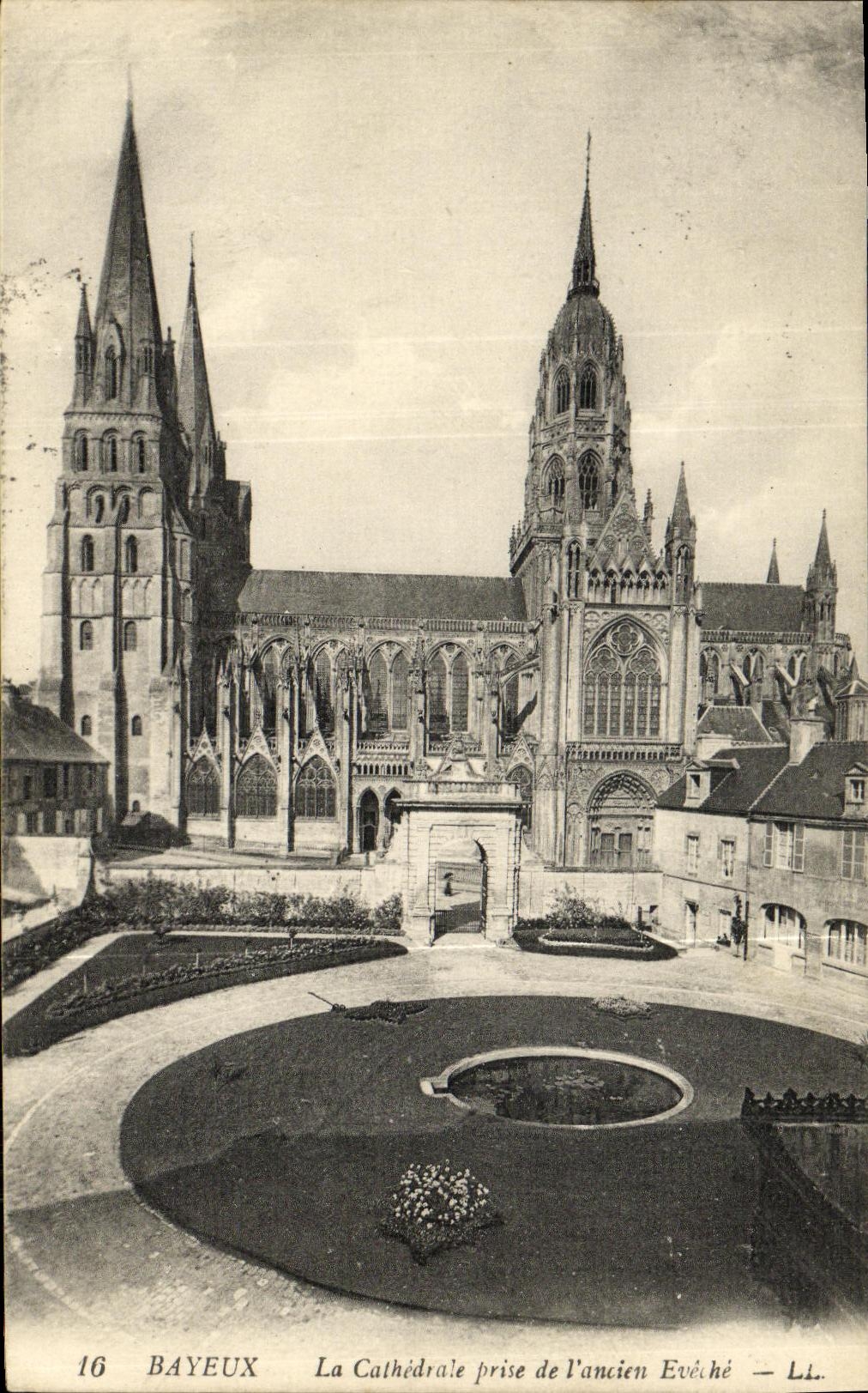 CPA Bayeux La Cathedrale Prise de L ancien Eveche