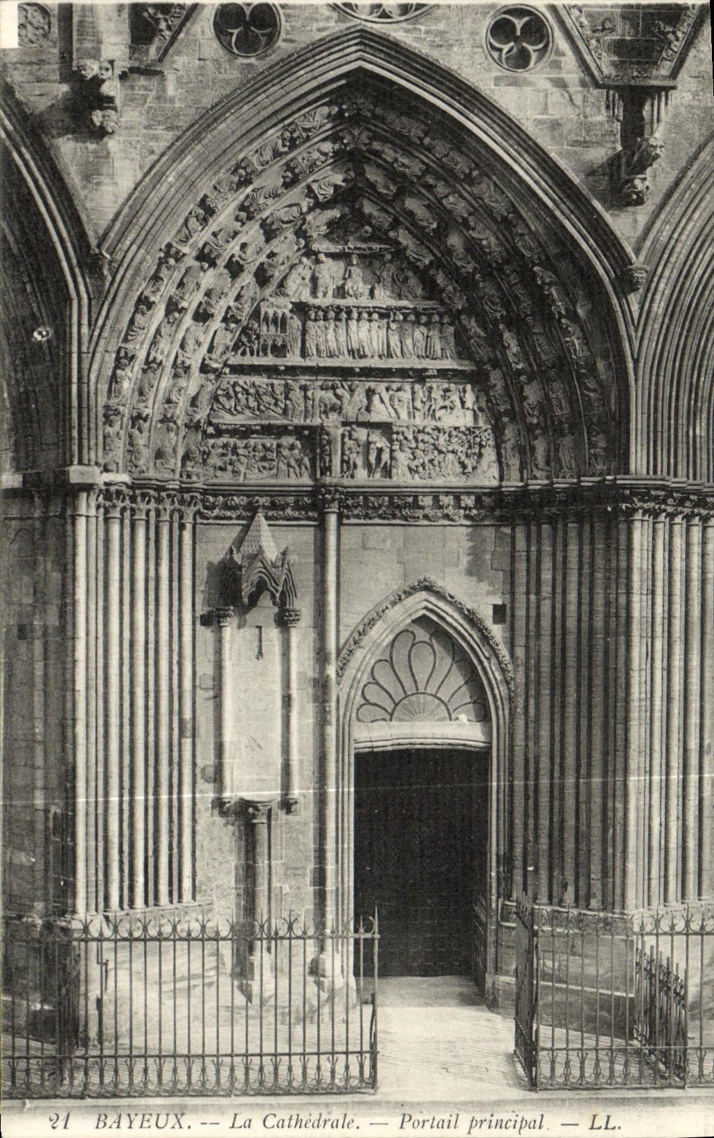 CPA Bayeux La Cathedrale Portail Principal