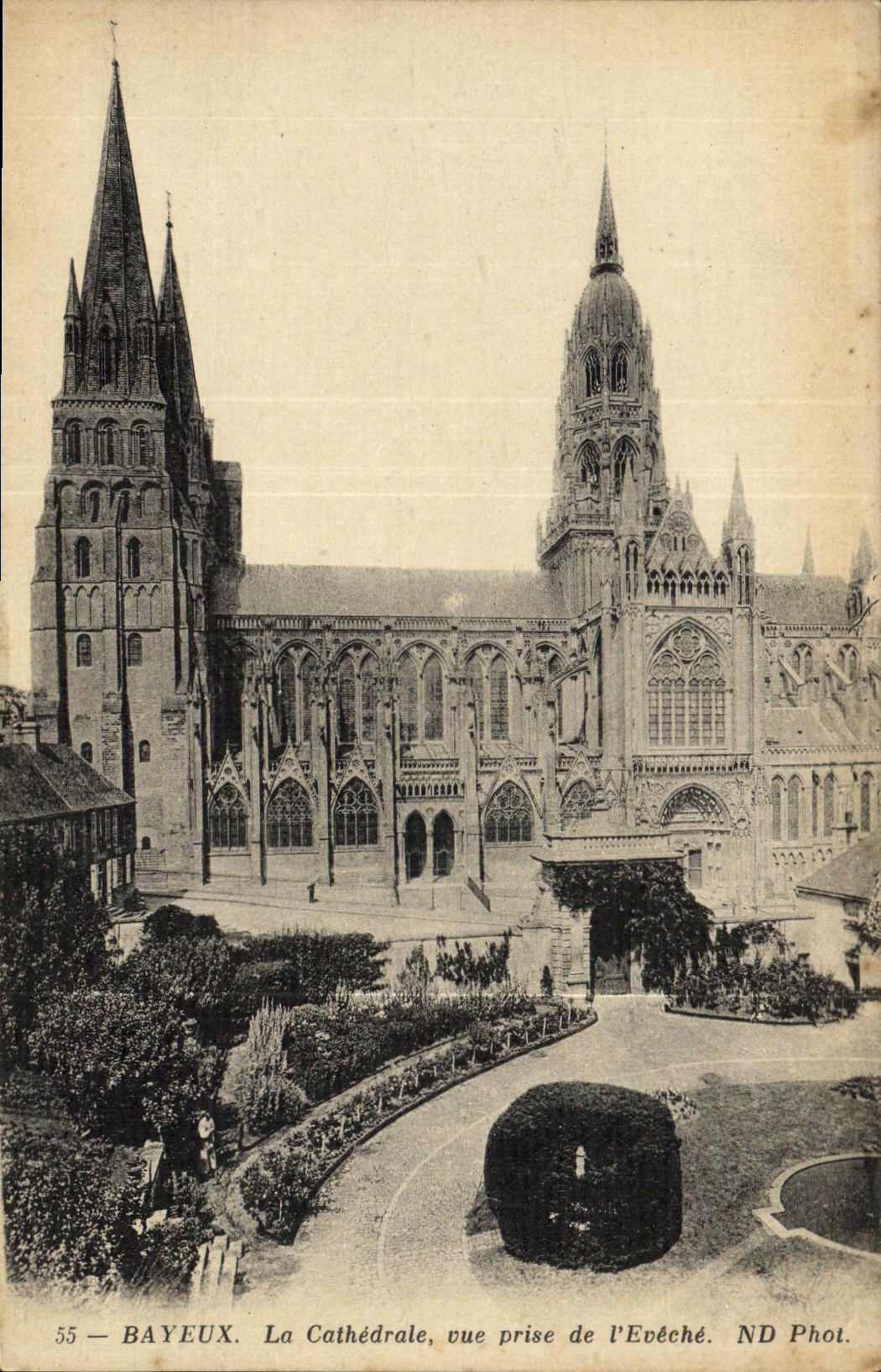 CPA Bayeux La Cathedrale Vue Prise de L Eveche