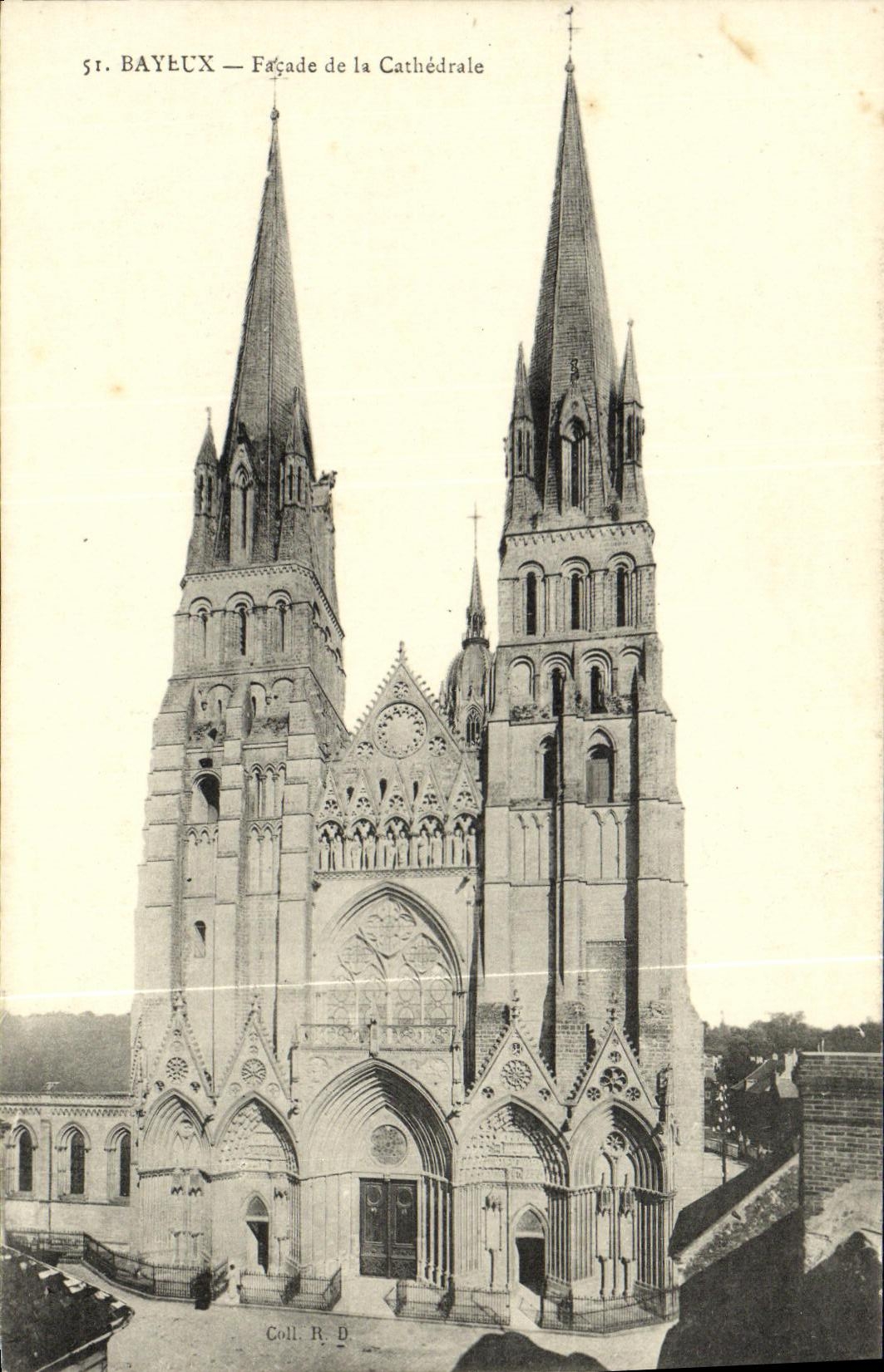 CPA Bayeux Facade de la Cathedrale