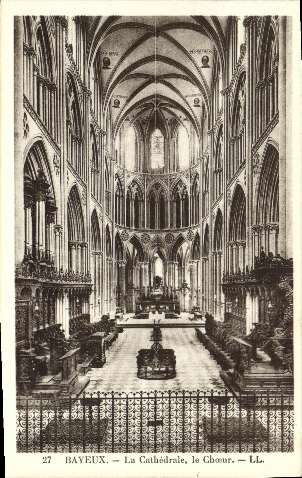 CPA Bayeux Cathedrale La Nef et le Choeur