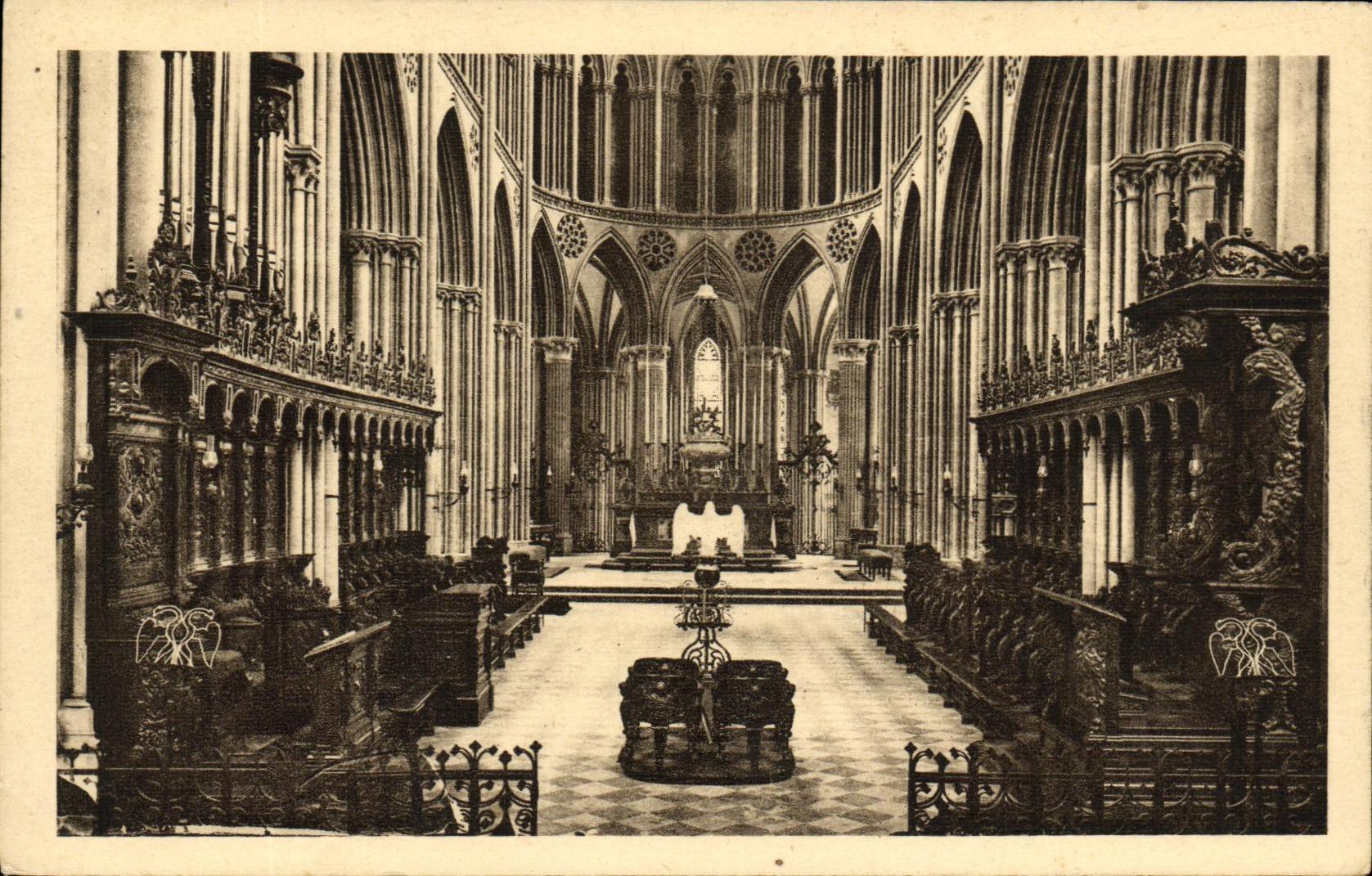Interior de Bayeux de la POSTAL de la VENDIMIA del estribillo de la catedral