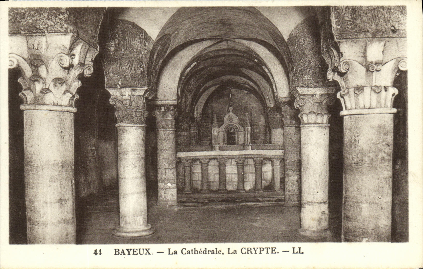 POSTAL Bayeux de la VENDIMIA la catedral la cripta