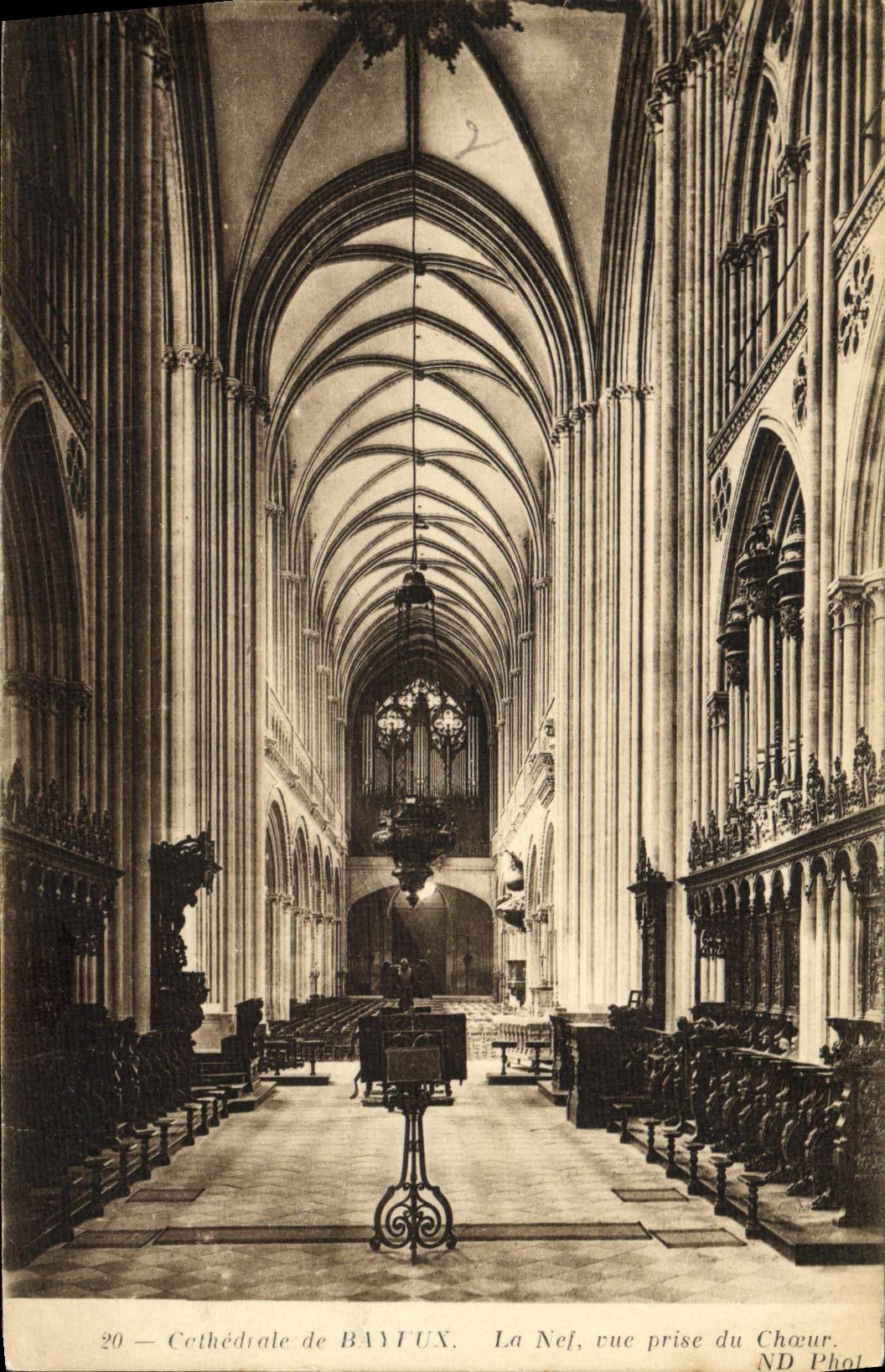 POSTAL Bayeux de la VENDIMIA la catedral el cubo vista del estribillo