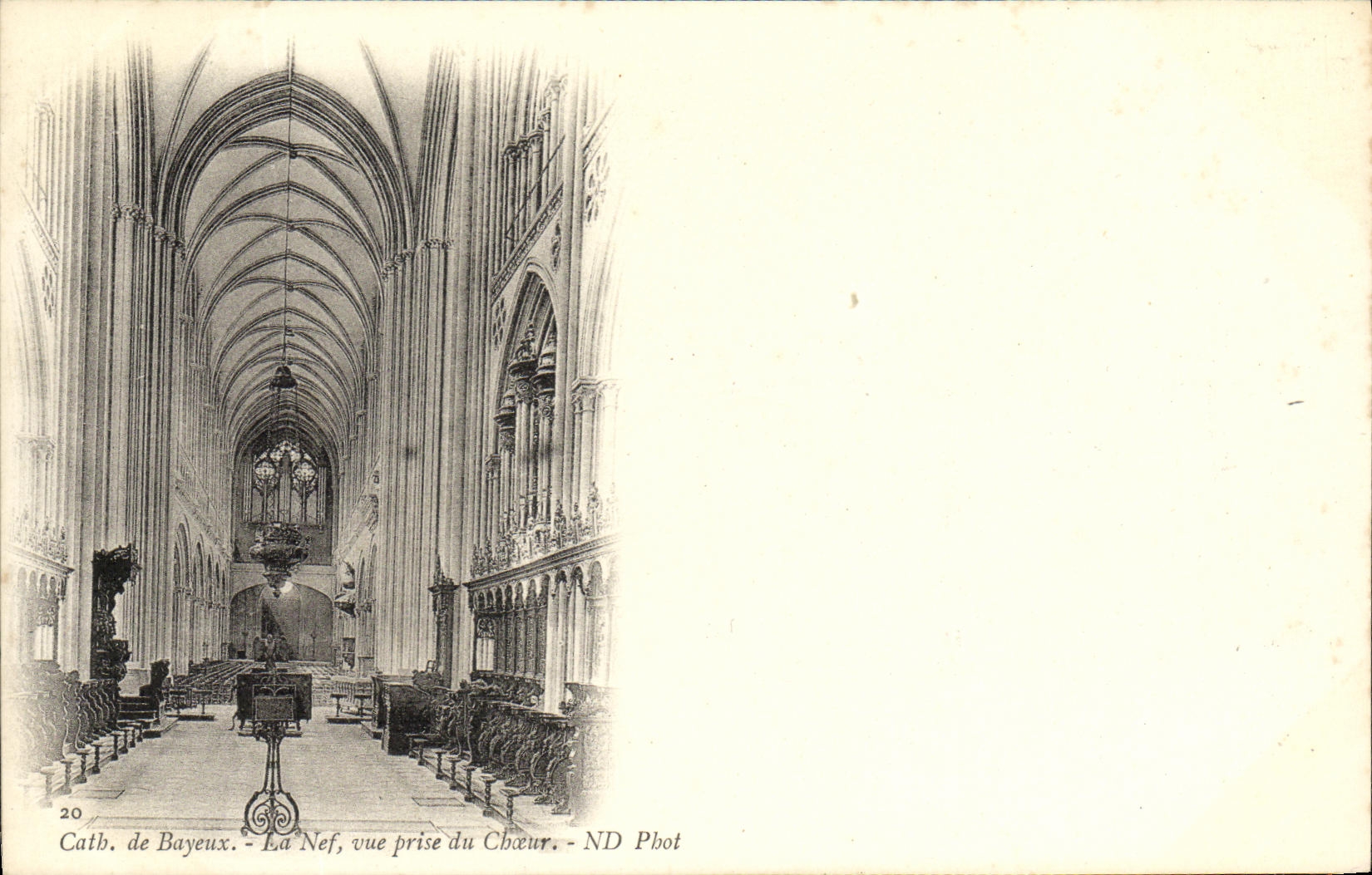 CPA Bayeux La Cathedrale La nef vue prise Du Choeur