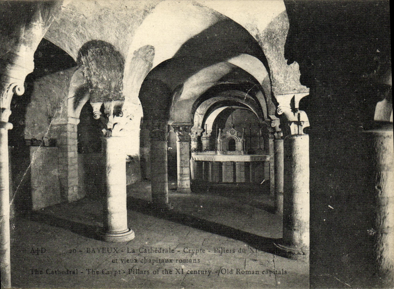 POSTAL Bayeux de Cathedrale de la VENDIMIA hombres del chpaiteaux romano de la cripta los viejos