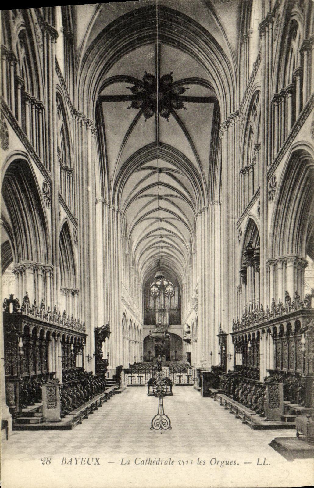 Estribillo de Bayeux de la POSTAL de la VENDIMIA del organo visto catedral