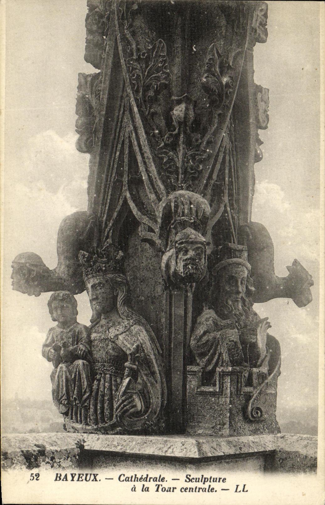Escultura de la catedral de Bayeux de la POSTAL de la VENDIMIA con la torre central