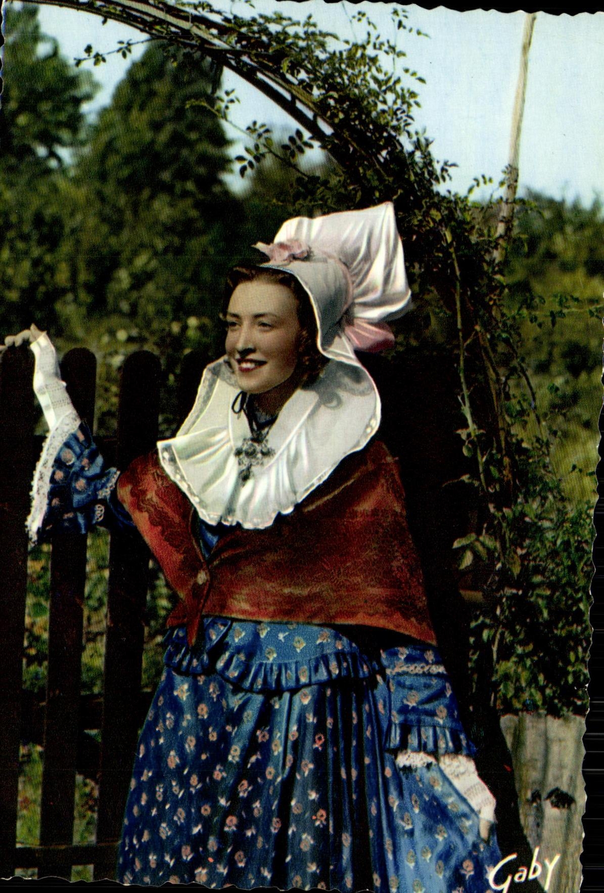 POSTAL MODERNA Bayeux Normandia Dormeuse de Coquetterie Folklore