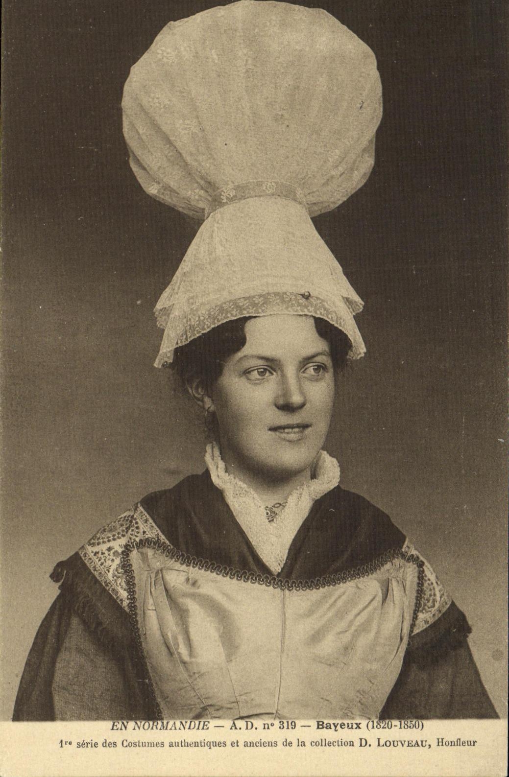 POSTAL Bayeux de la VENDIMIA en casquillos del traje del folklore de Normandia