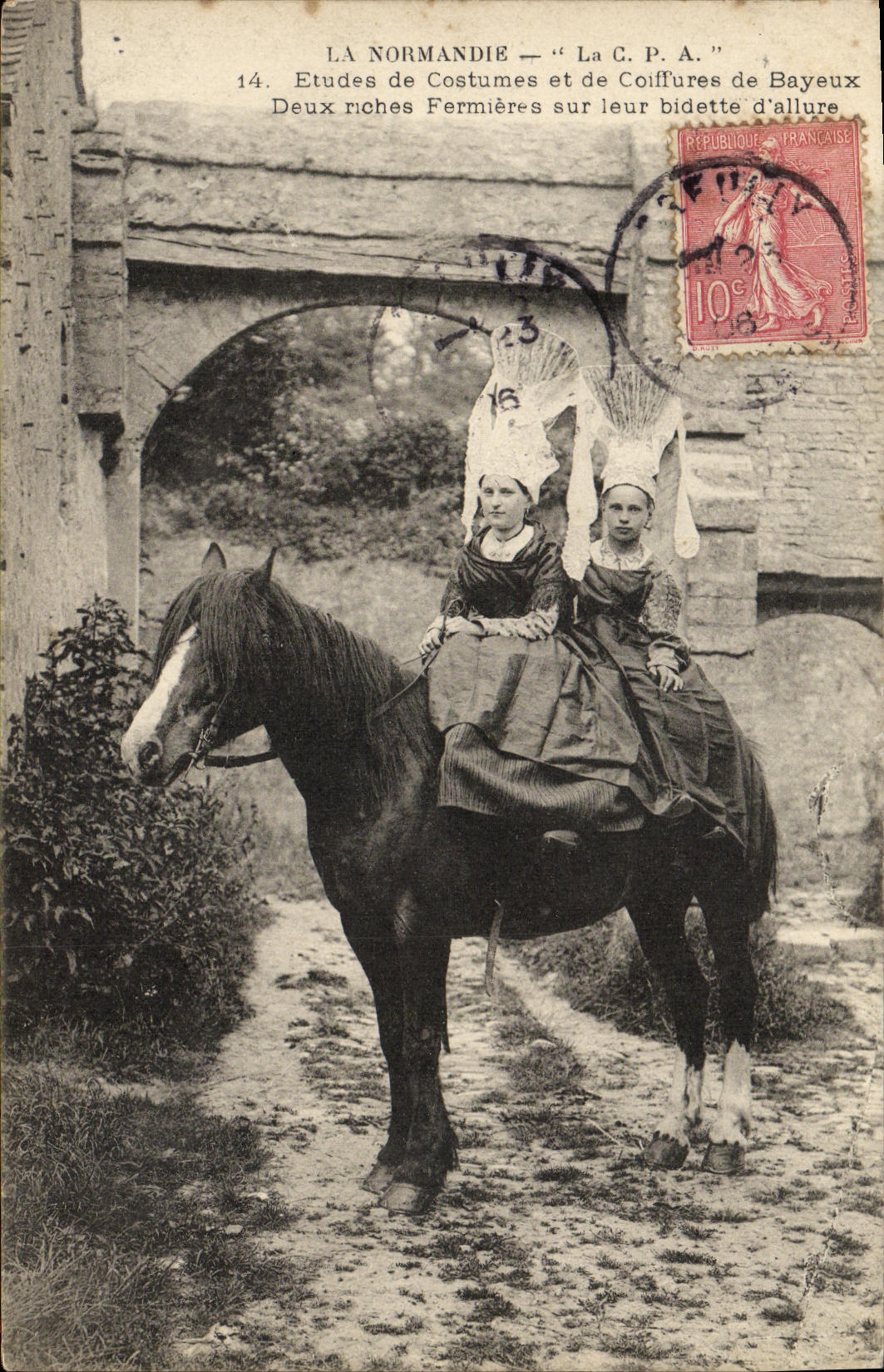 CPA La Normandie Etudes de Costume et de Coiffures de Bayeux Deux riches fermieres sur leur bidette Ane Mule Folklore 