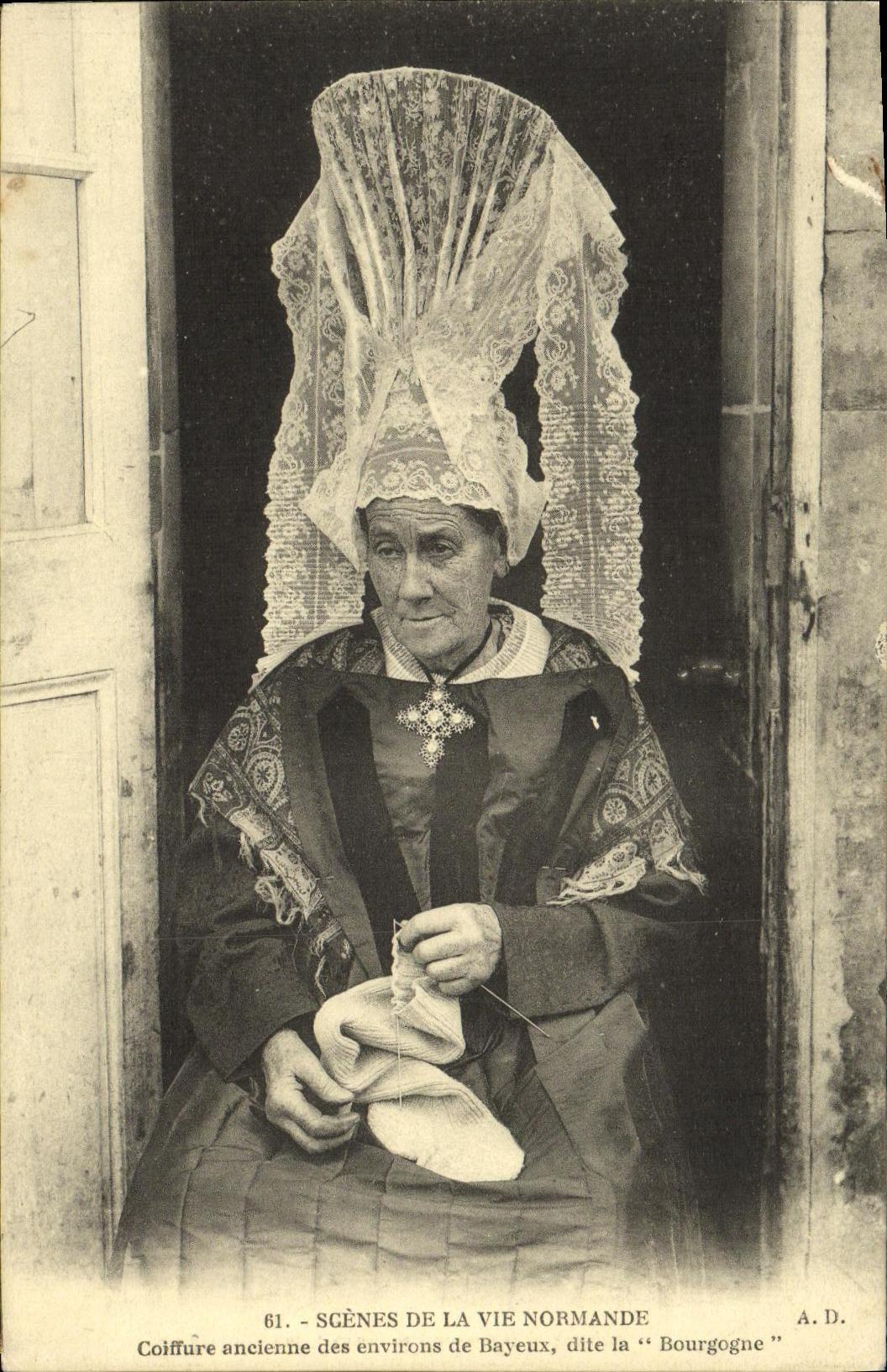 CPA Bayeux Scenes De La Vie Normande Coiffure ancienne des environs dite la Bourgogne 