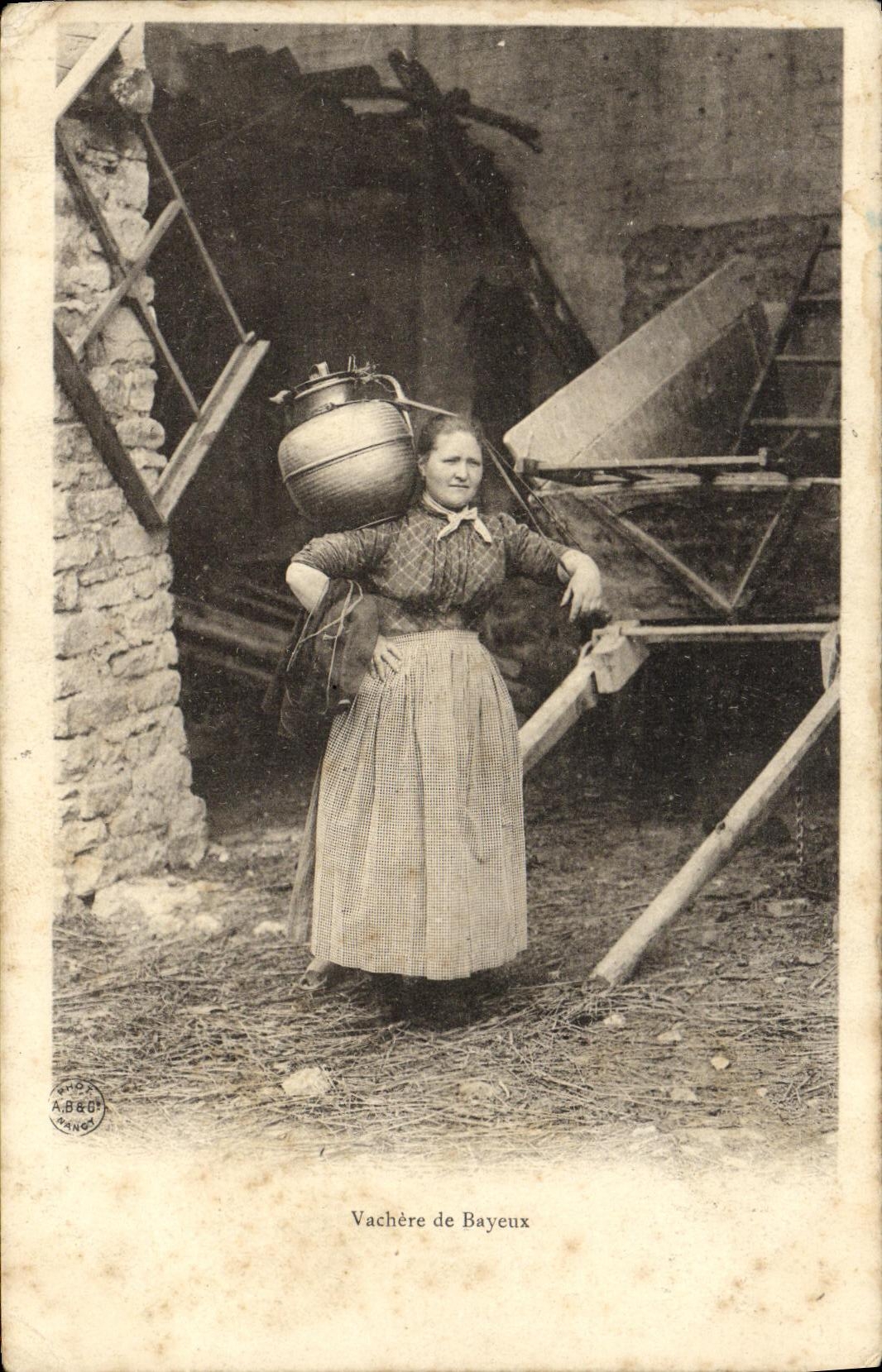 VINTAGE POSTCARD Bayeux Vachere of Bayeux