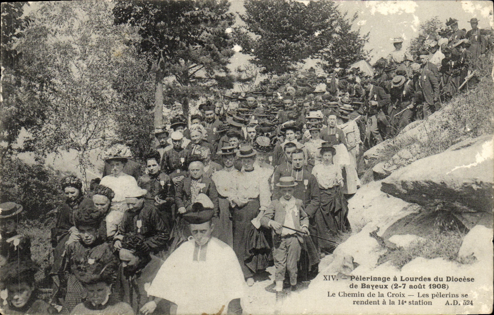 CPA Bayeux Pelerinage a Lourdes du diocvese de Bayeux 2 7 aout 1908 KLe chemin de croix Les pelerins