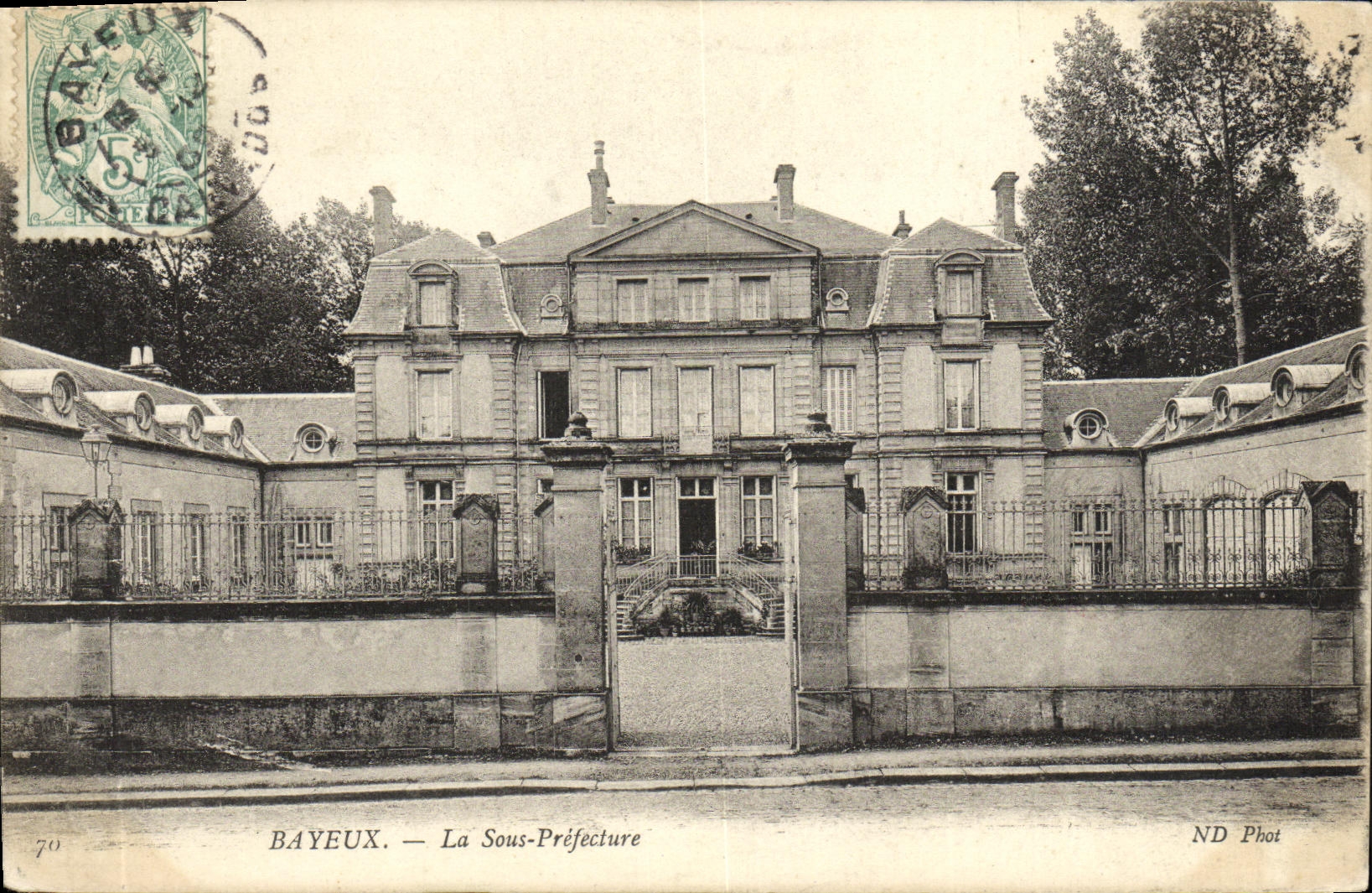 CPA Bayeux La Sous Prefecture
