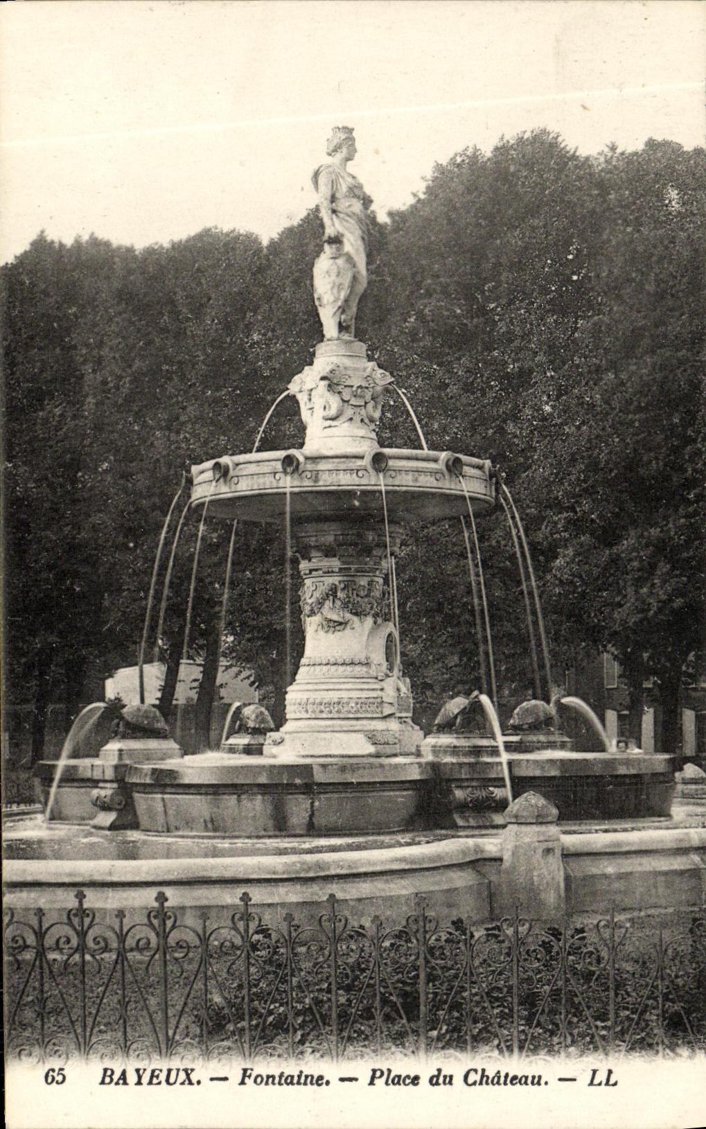 La POSTAL Bayeux Fontaine de la VENDIMIA coloca el castillo