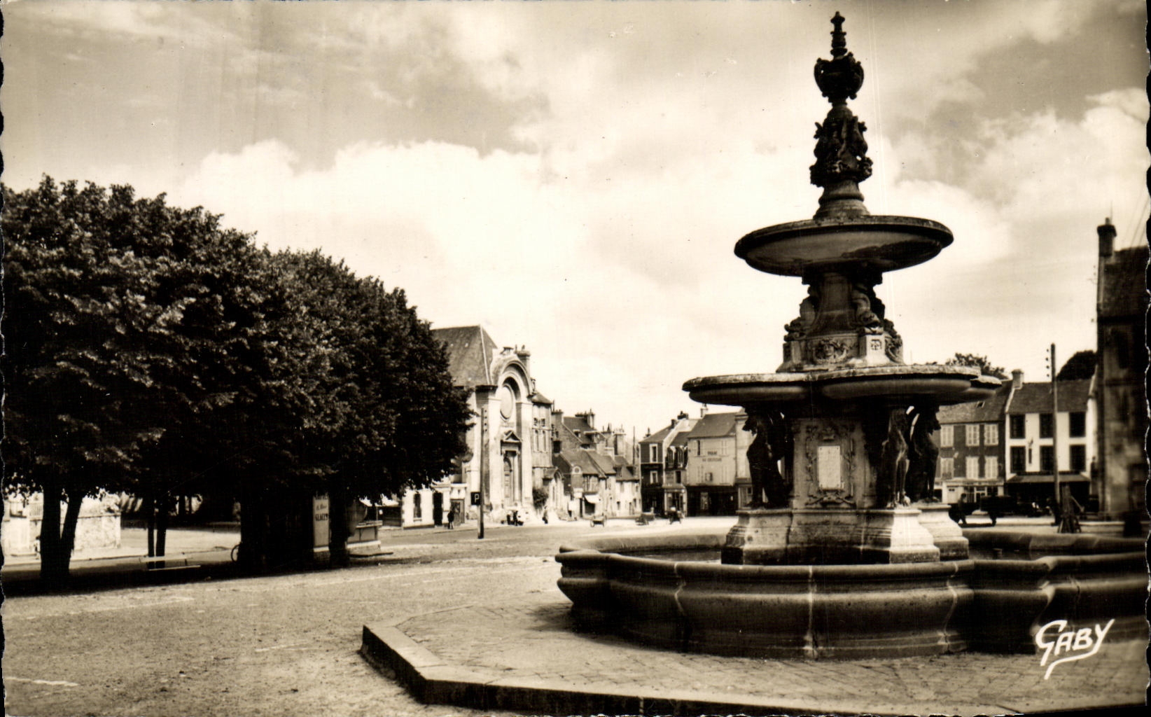 POSTAL MODERNA Bayeux coloca a Patrice santo