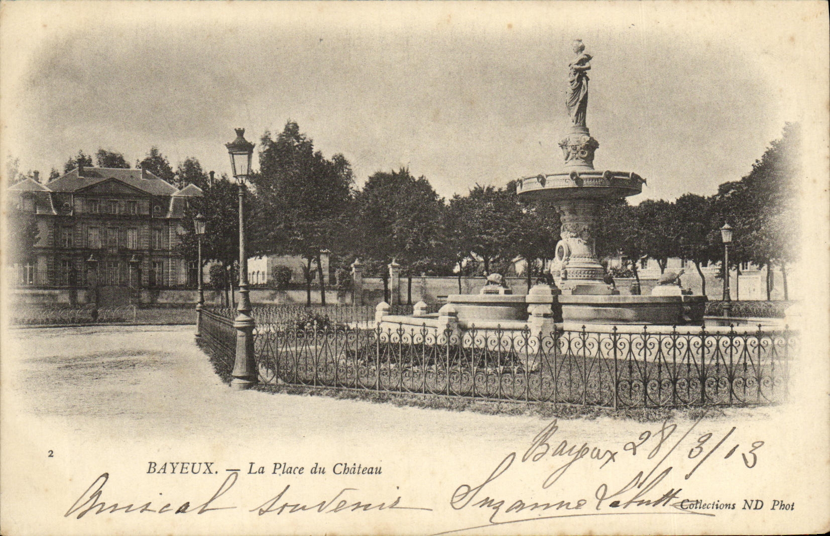 CPA Bayeux La Place du Chateau