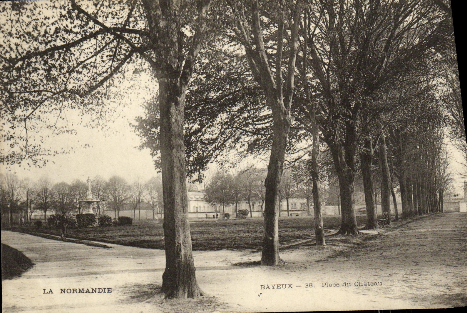 CPA Bayeux La Place du Chateau
