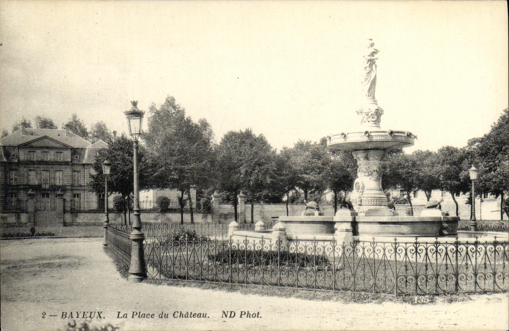 CPA Bayeux La Place du Chateau 