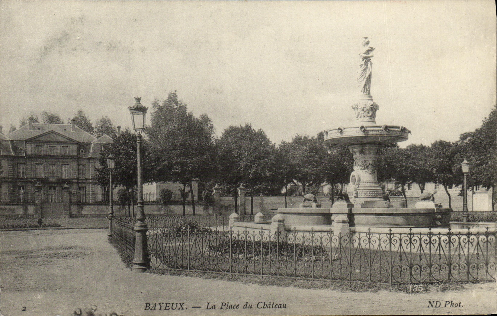CPA Bayeux La Place du Chateau 