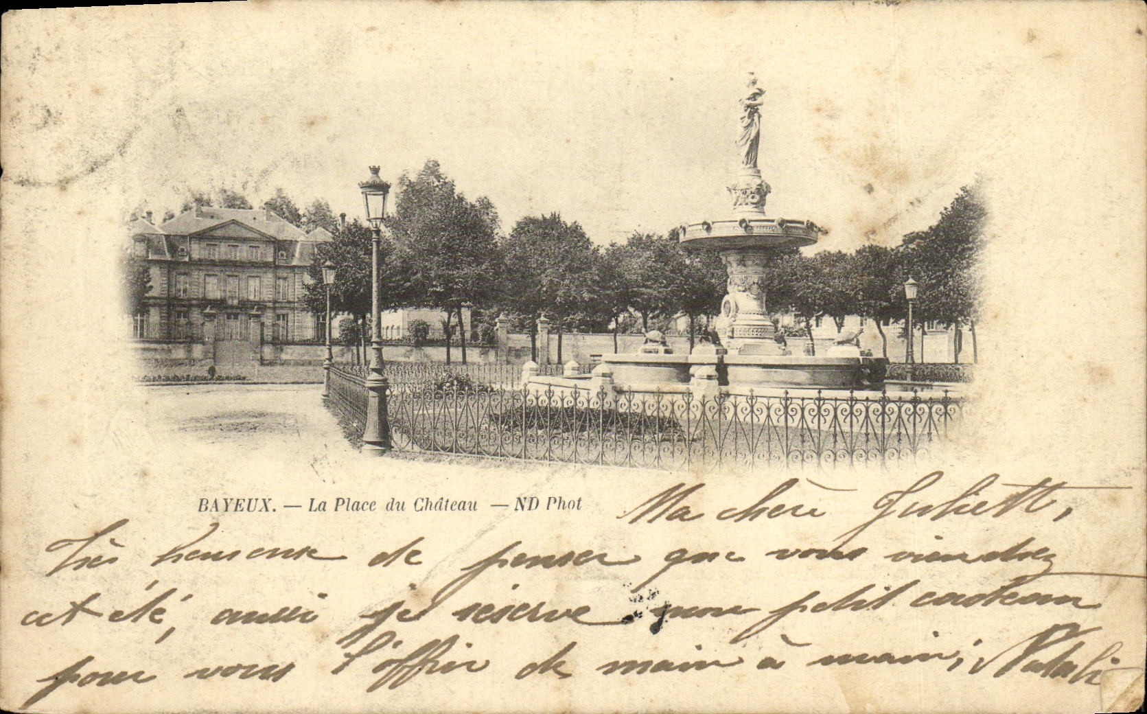 CPA Bayeux La Place du Chateau