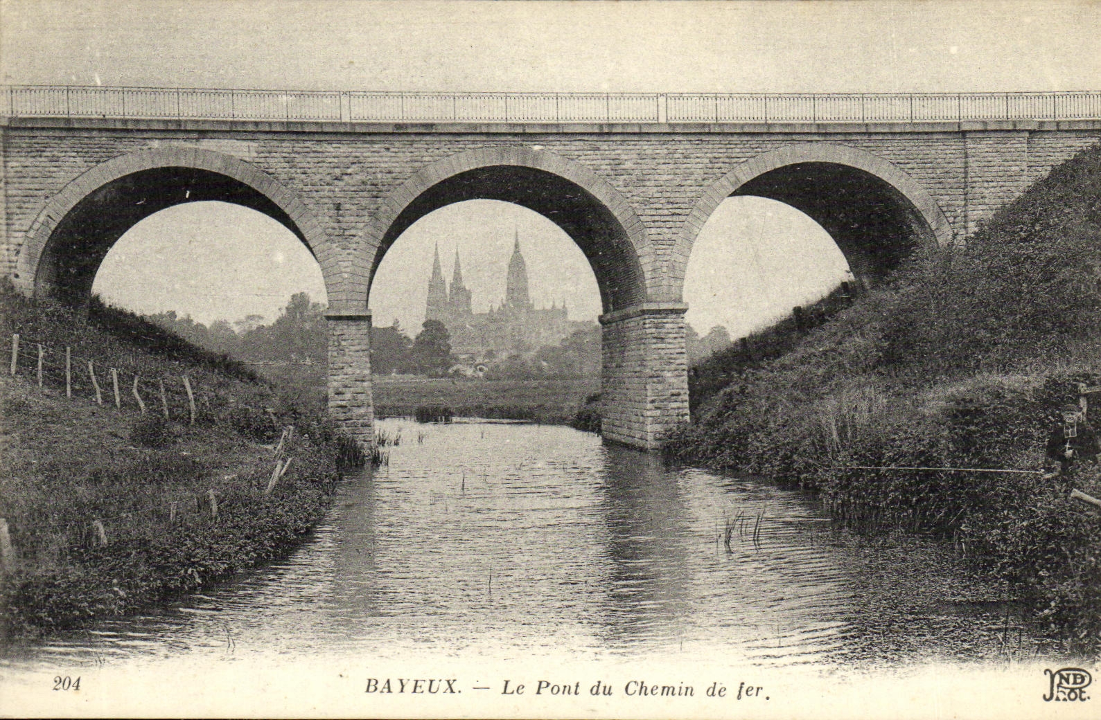 POSTAL Bayeux de la VENDIMIA el puente del ferrocarril