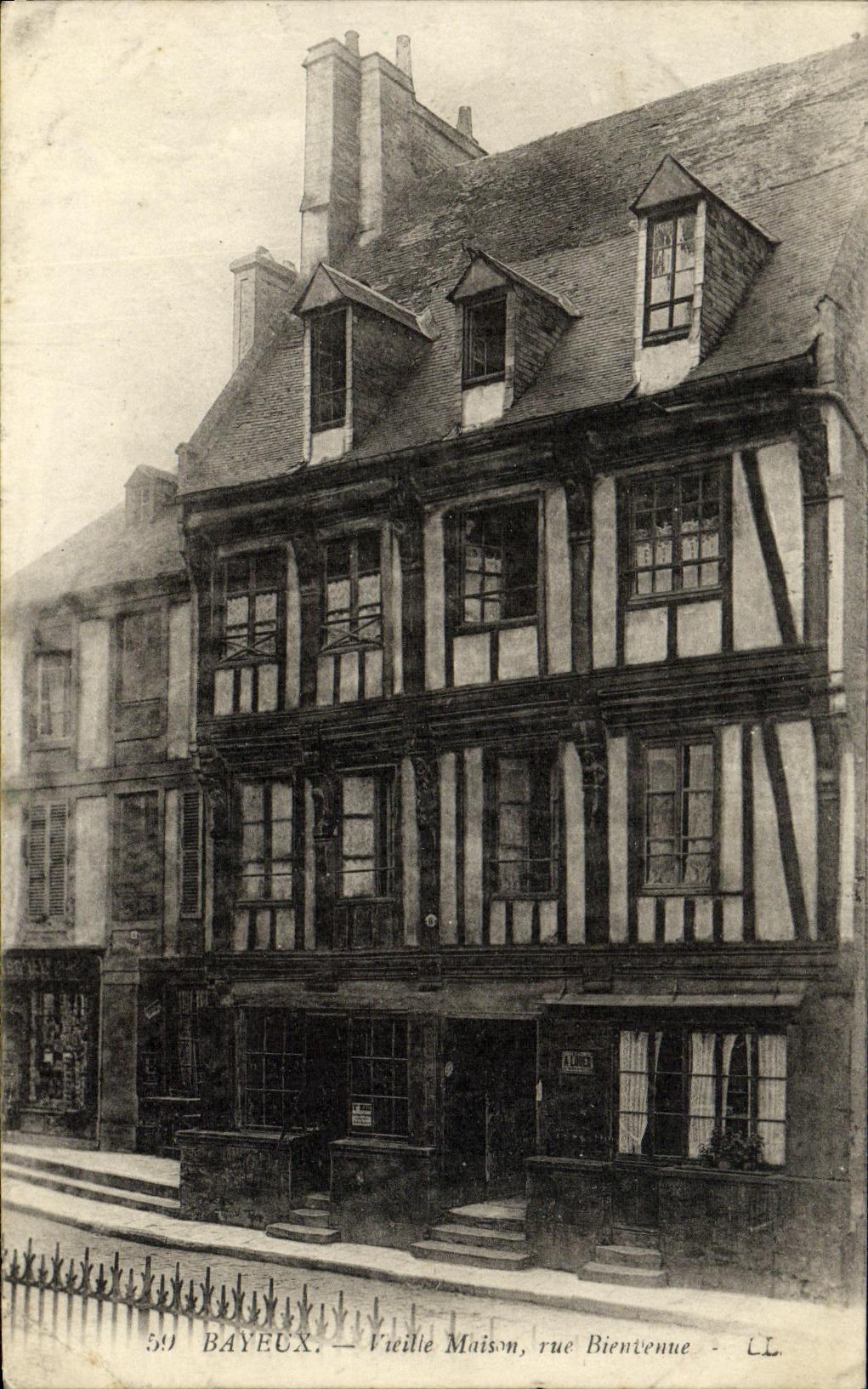 CPA Bayeux Vieille Maison Rue Bienvenue