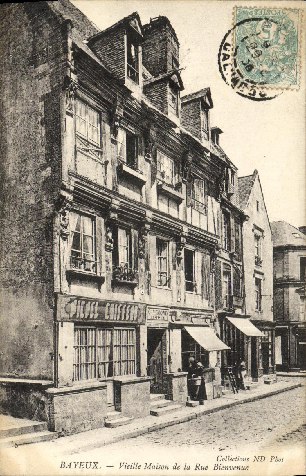 Casa vieja de Bayeux de la POSTAL de la VENDIMIA del peluquero agradable de la calle
