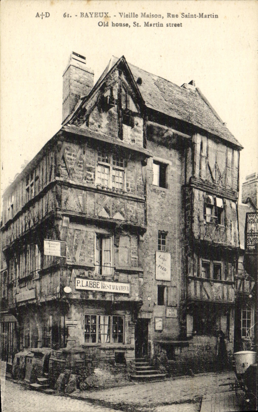 CPA Bayeux Vieille Maison Rue Saint Martin