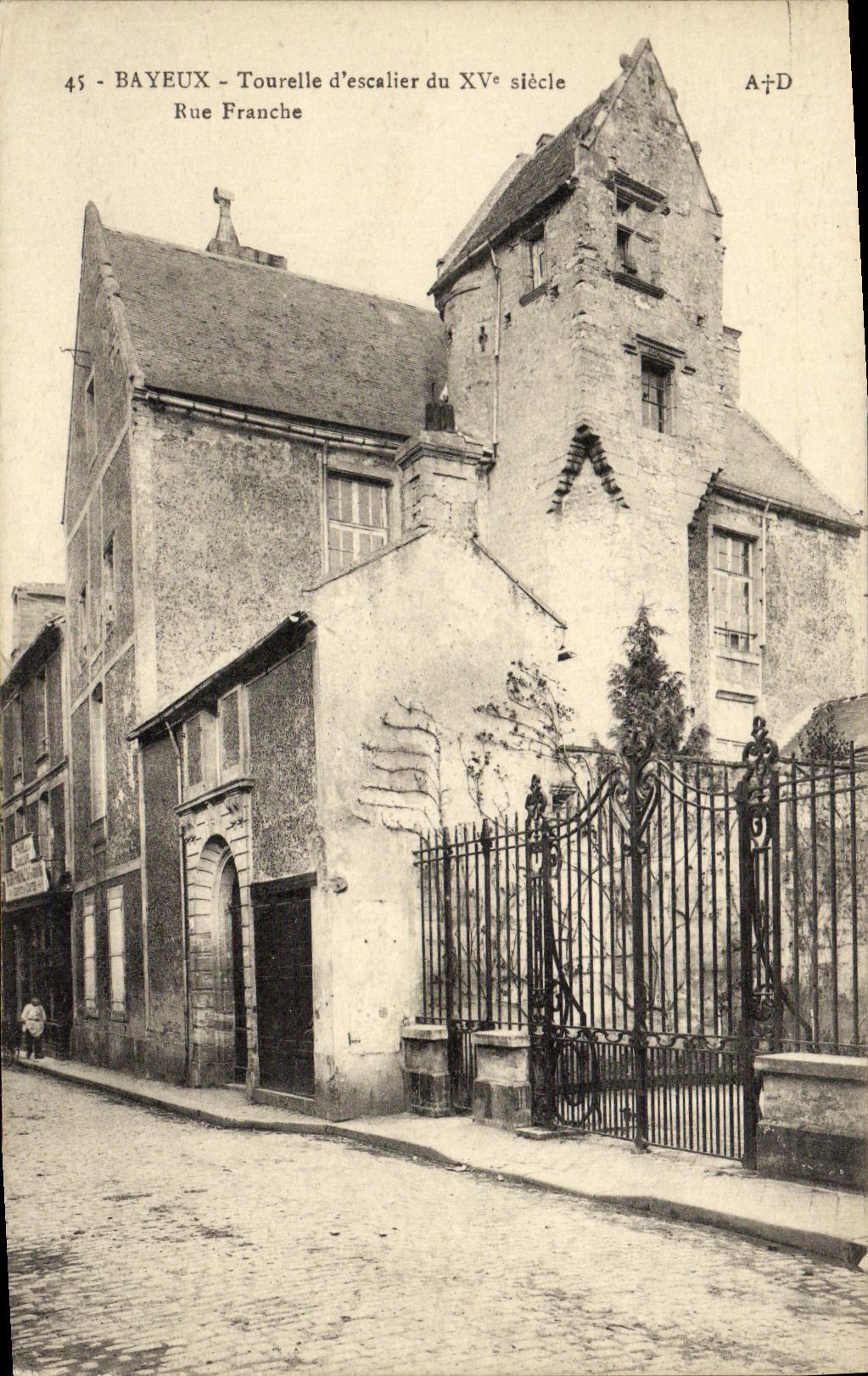Escalera de la torrecilla D de Bayeux de la POSTAL de la VENDIMIA de la calle honesta
