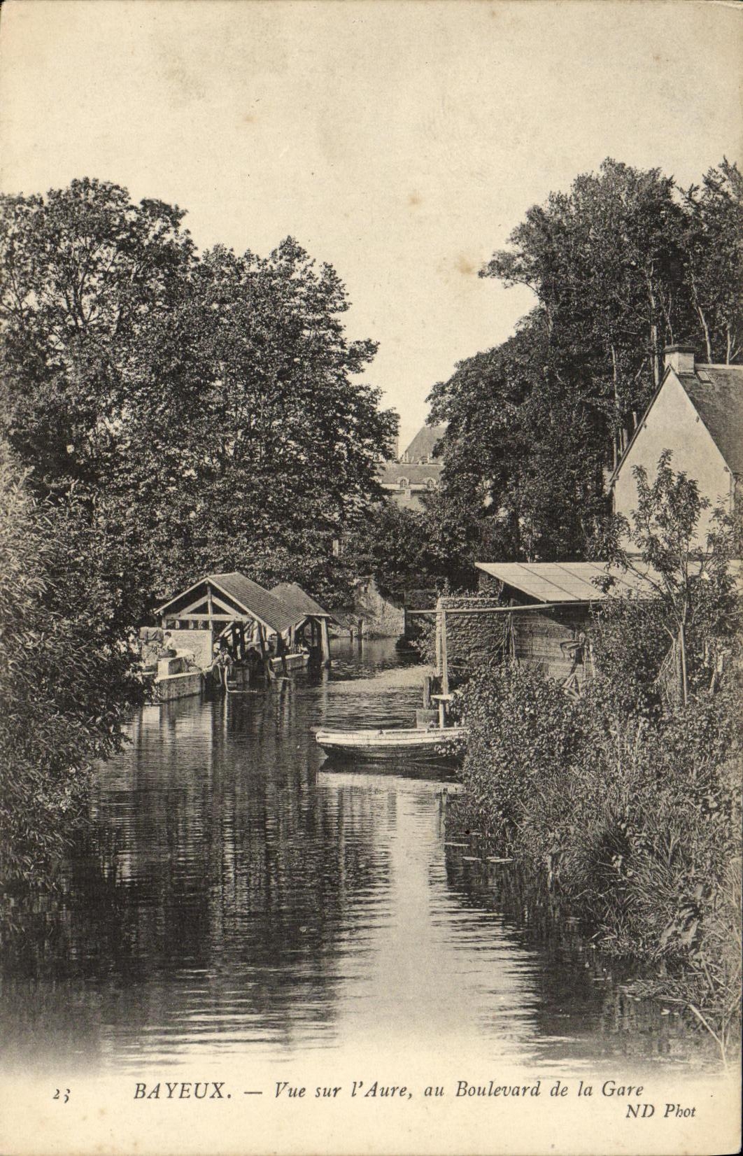 CPA Bayeux Vue sur l Aure au Boulevard de la Gare Lavoir