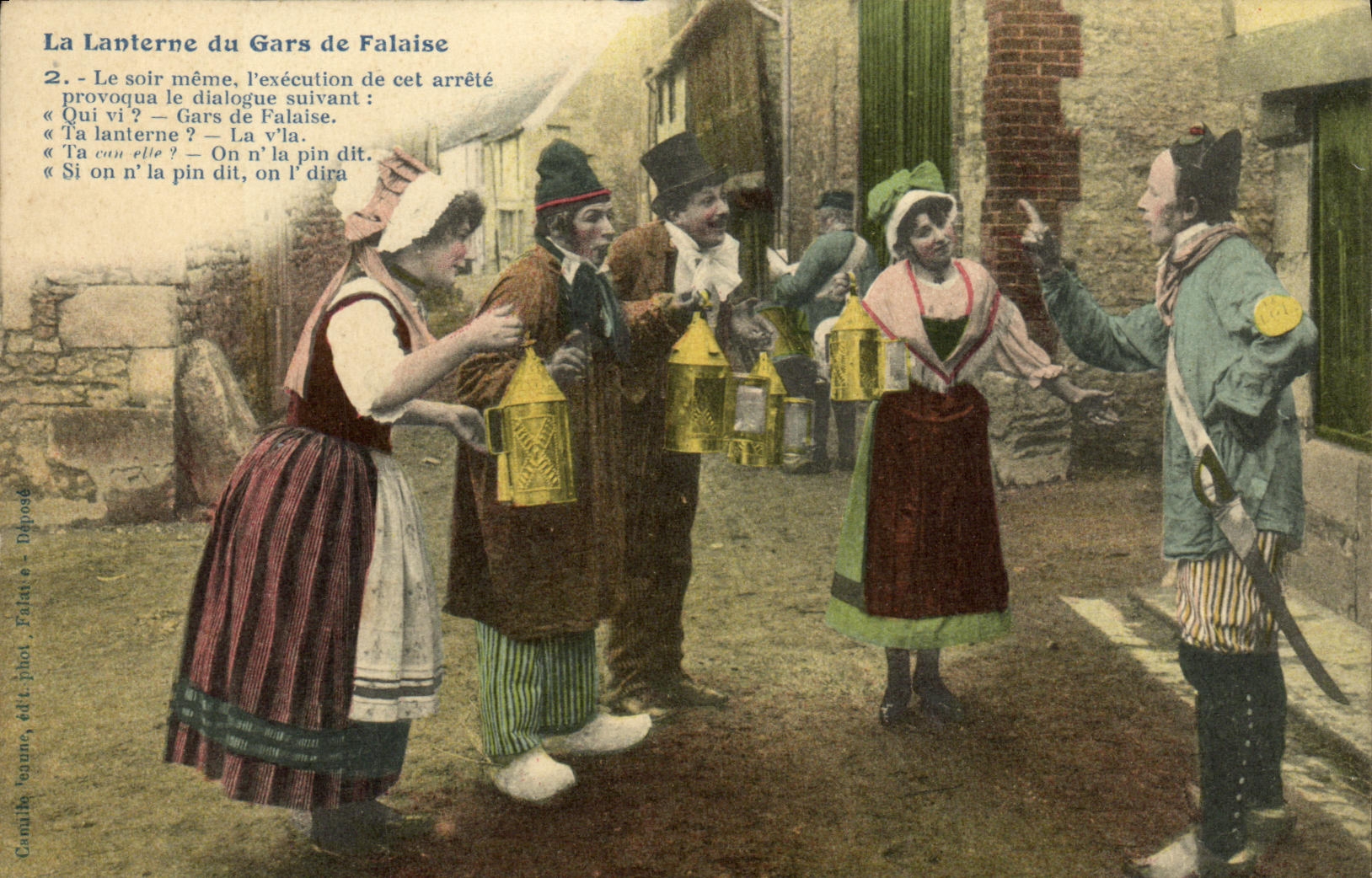 CPA La Lanterne du Gars de Falaise Folklore Costume